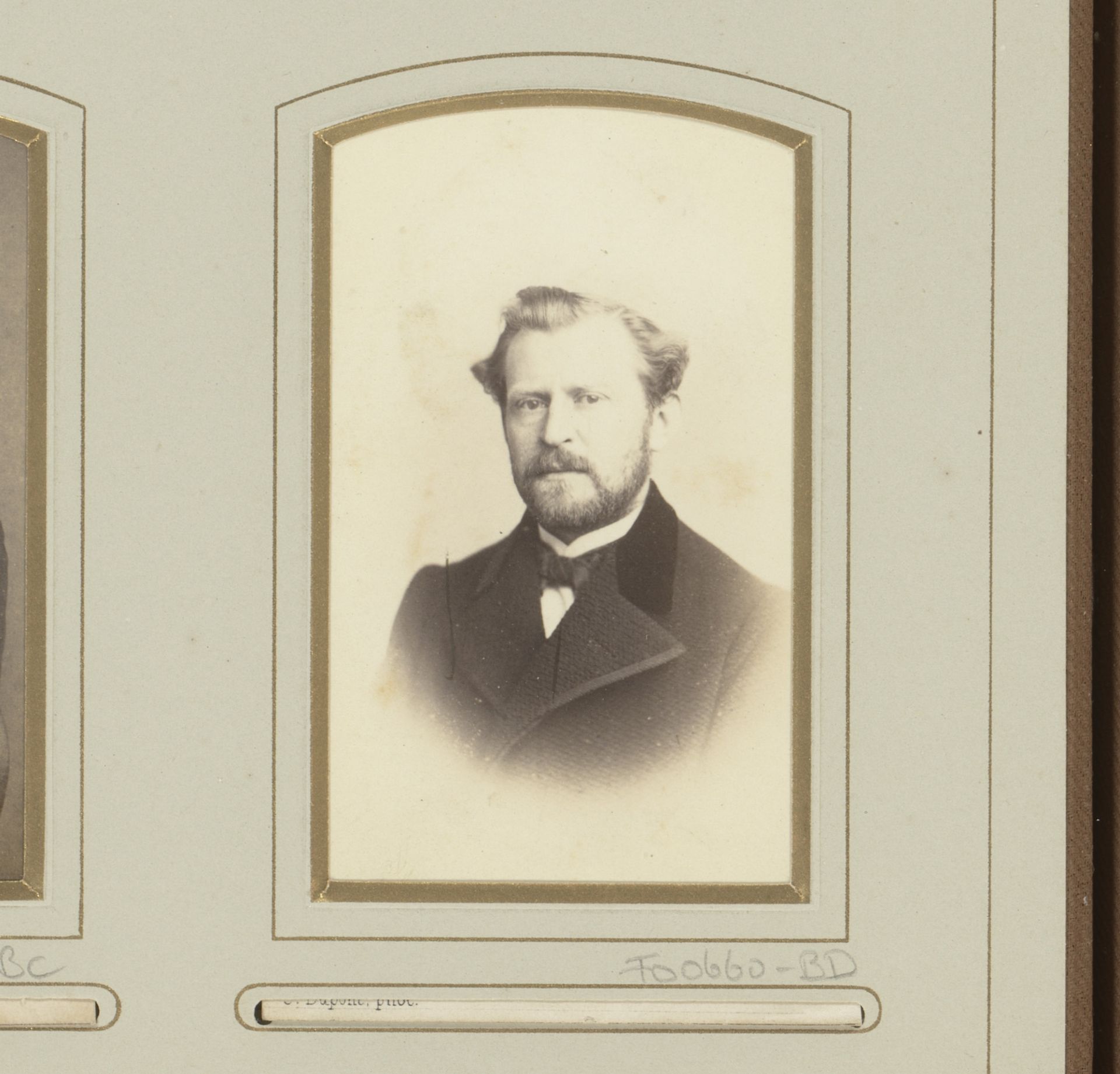 Portret van een man met snor en baard by Joseph Dupont