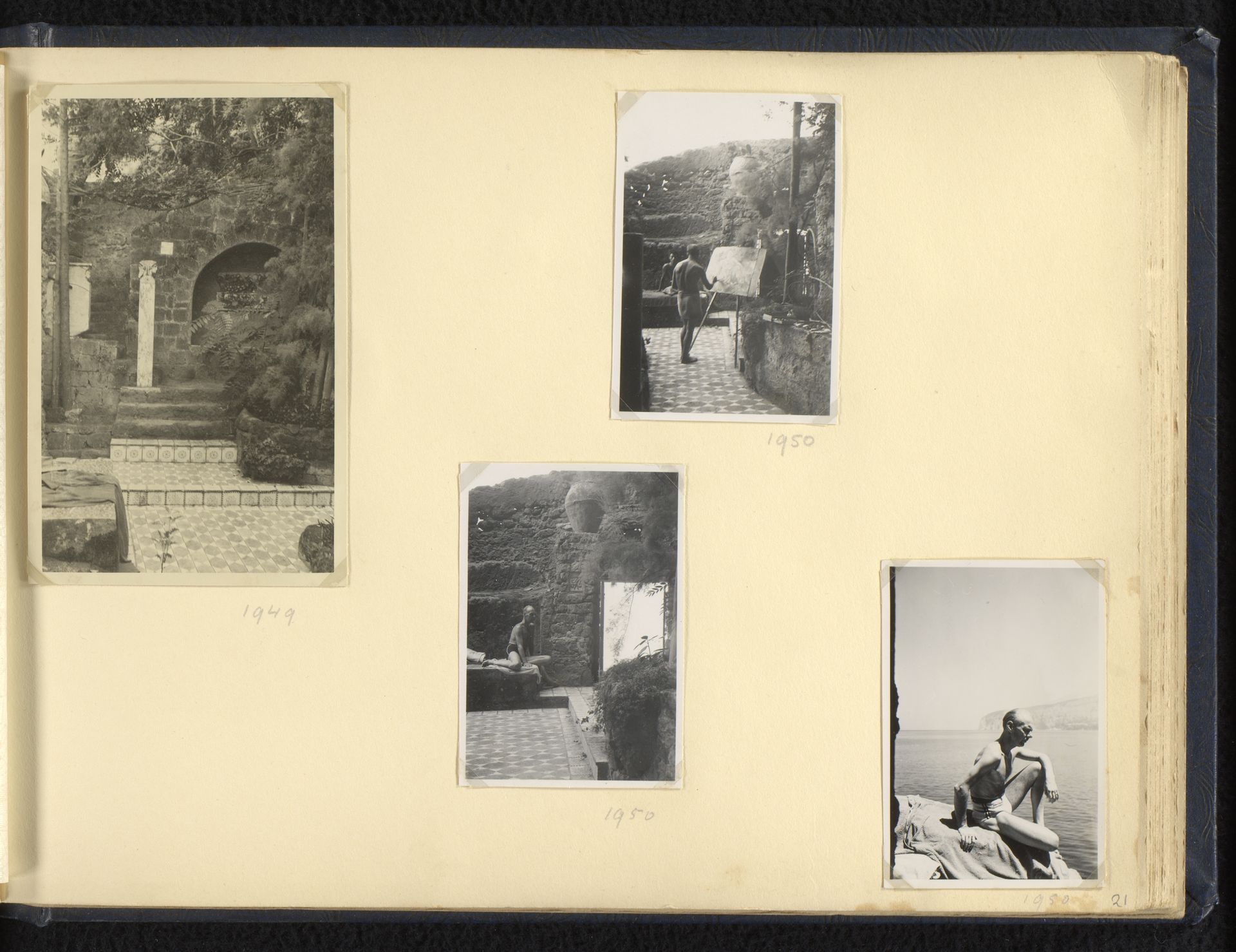 Vier foto's van Norbert van den Berg in de tuin van Villa Floris by Norbert van den (1901-1972) Berg