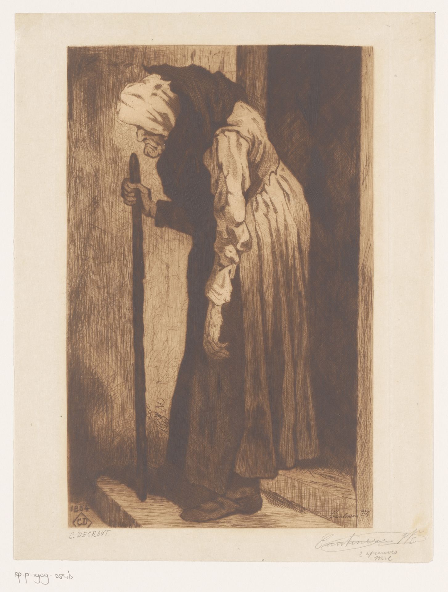 Op een stok leunende oude vrouw in een deuropening by Mary Hector Rupert Cantineau