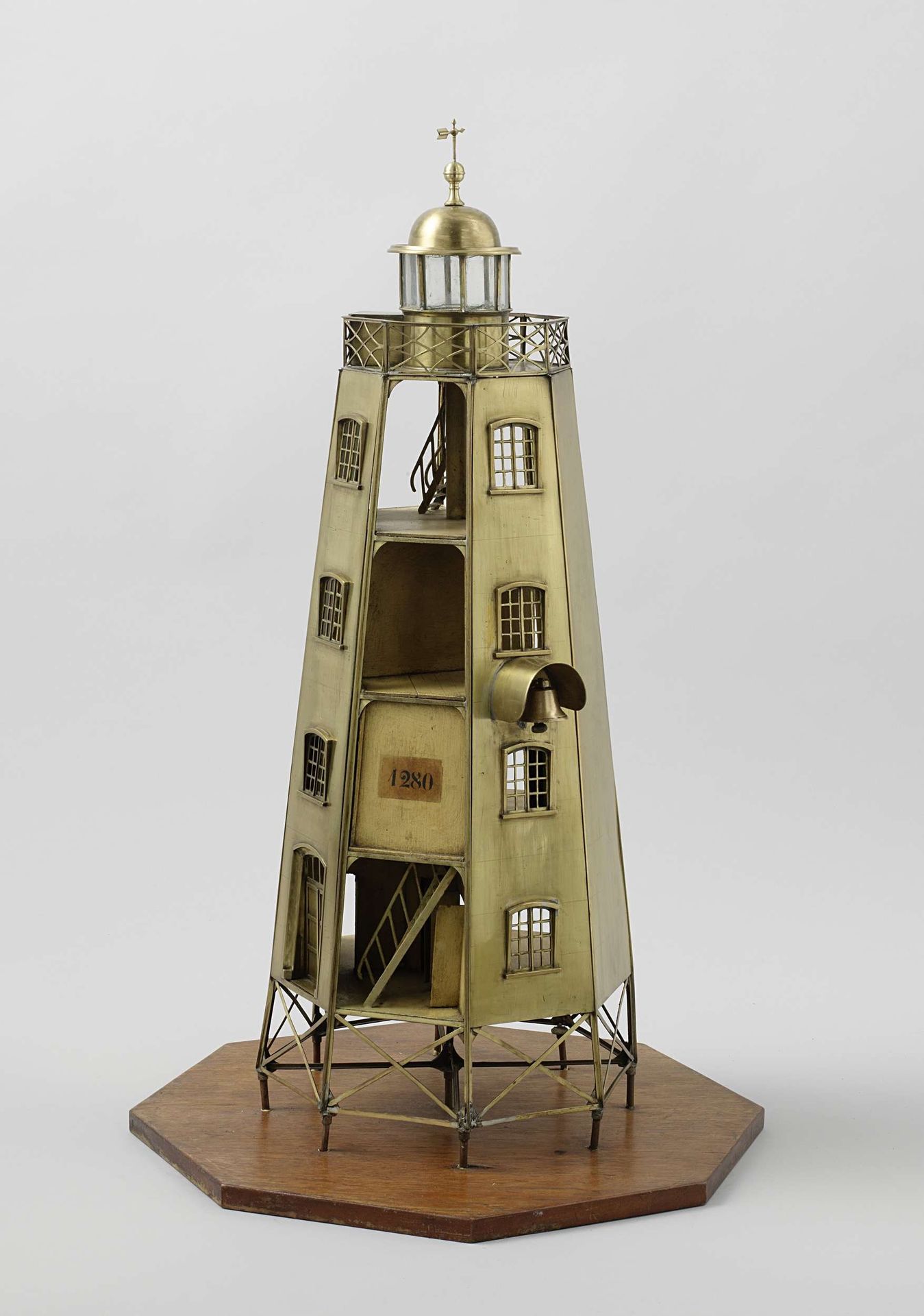 Model of the Duiveneiland lighthouse on Java by Gieterij Prins van Oranje
