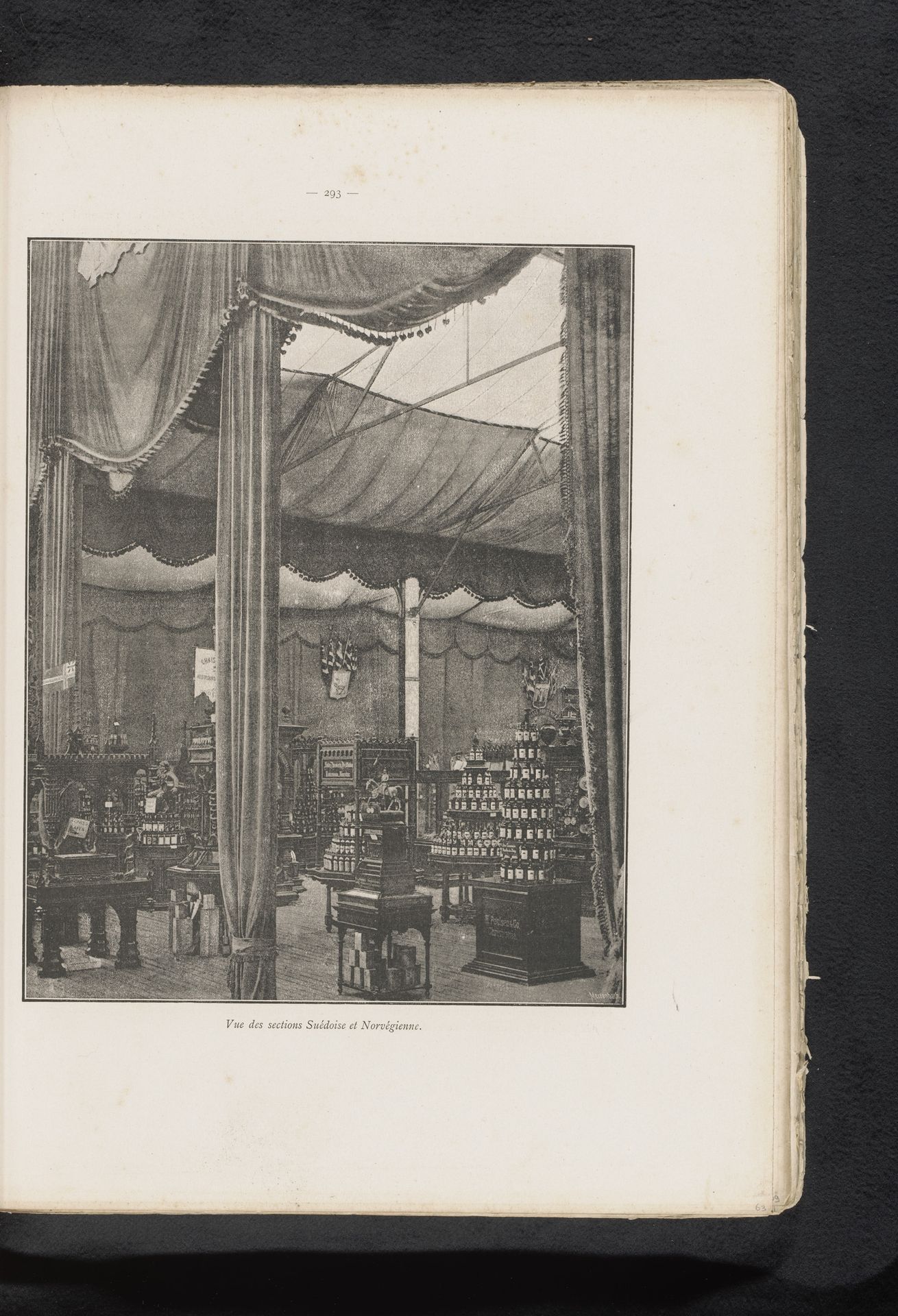 Gezicht op het Noorse en Zweedse deel van de Wereldtentoonstelling van 1885 in Antwerpen by Anonymous