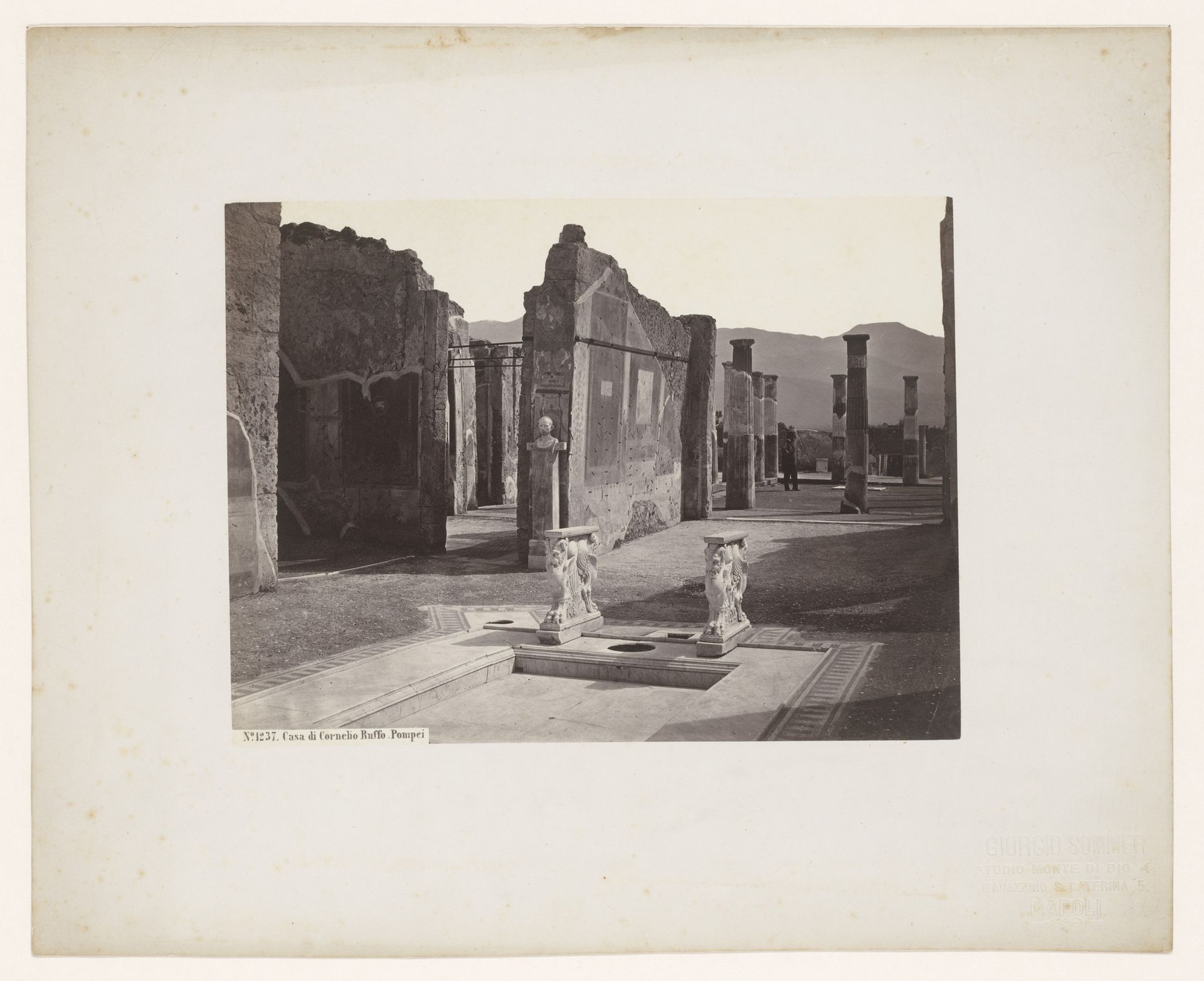 Restanten van het huis van Cornelio Rufo in Pompeï, Italië by Giorgio Sommer