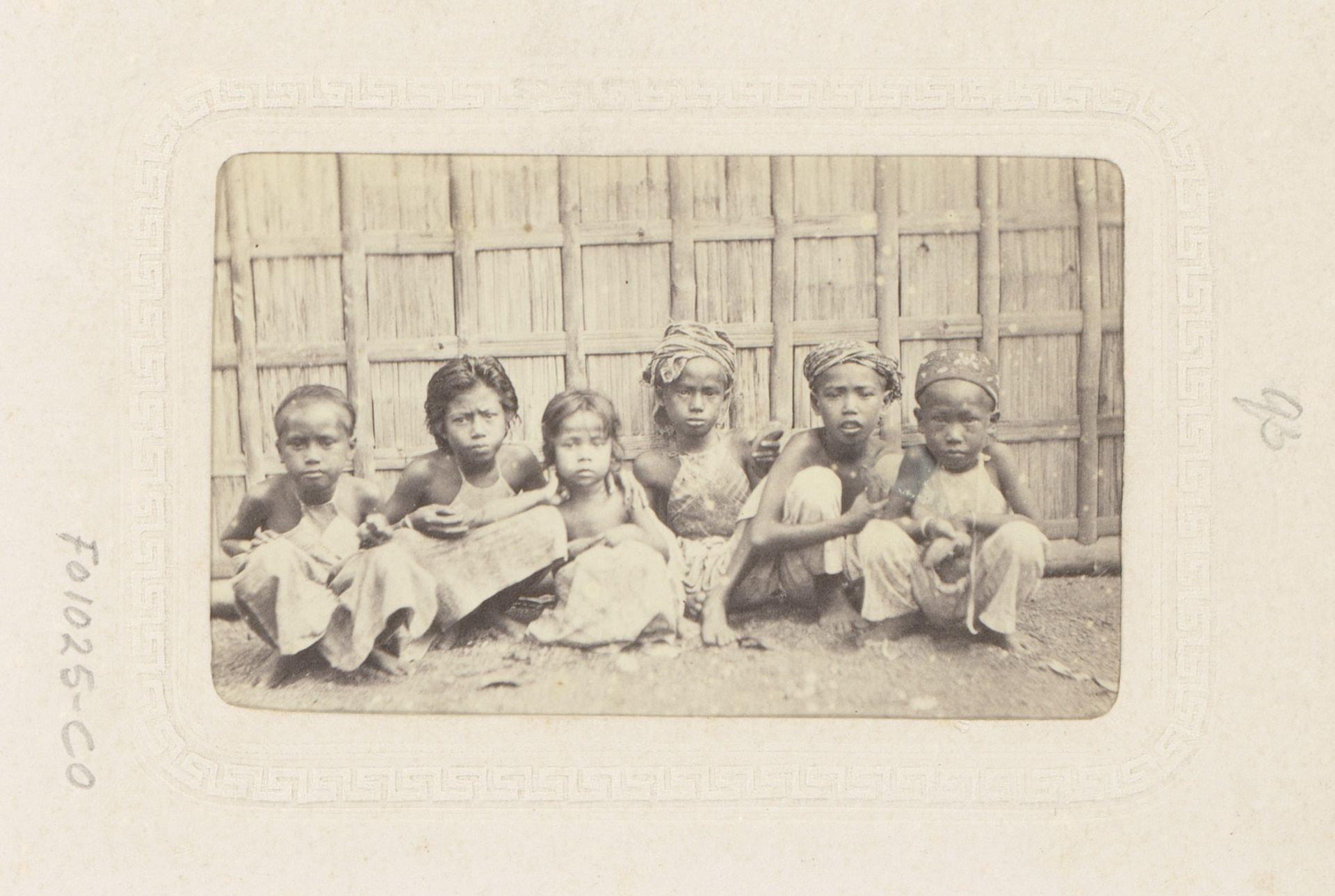 Portret van zes Indonesische kinderen by Woodbury & Page