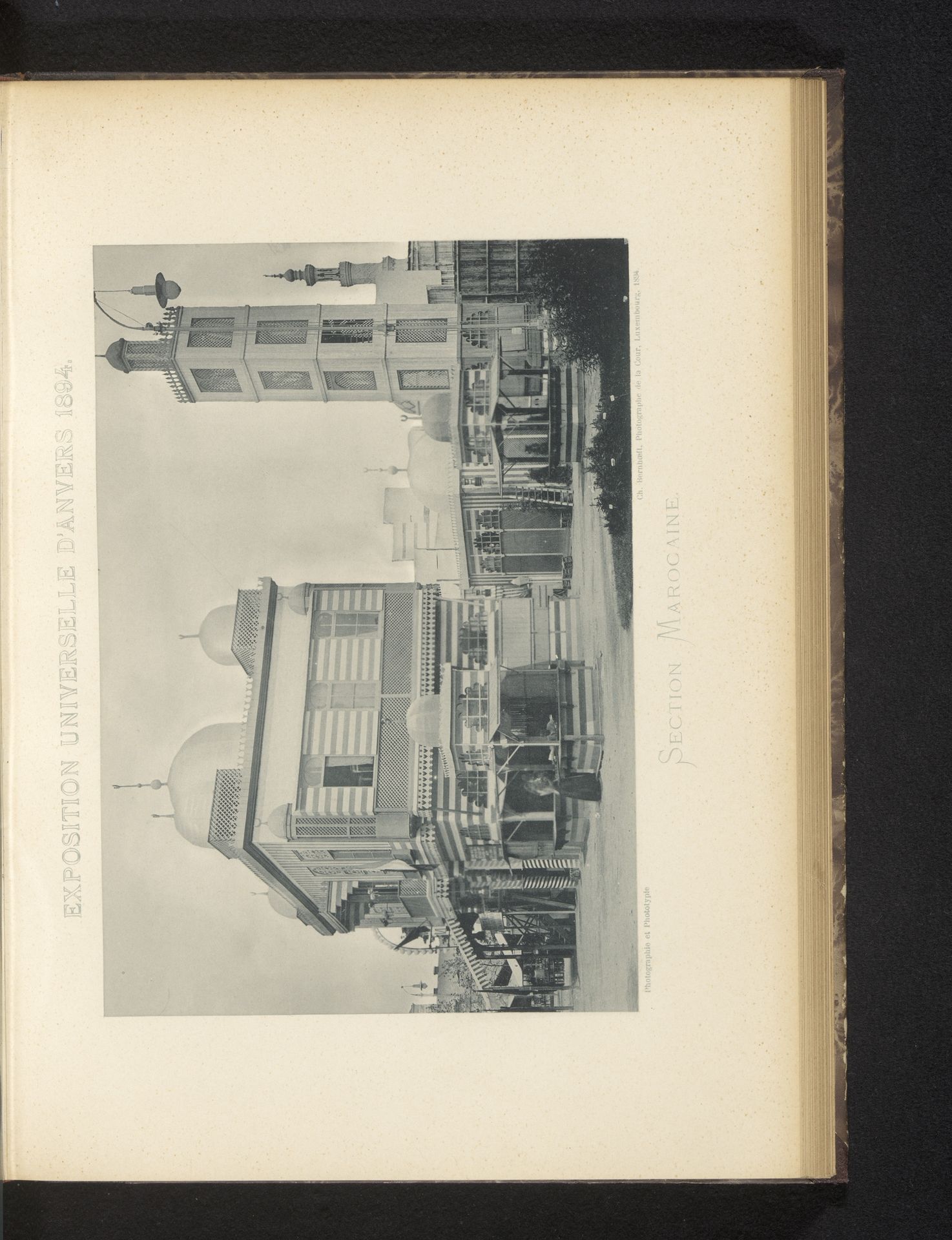 Gezicht op het Marokkaanse deel van de Wereldtentoonstelling van Antwerpen in 1894 by Charles Bernhoeft