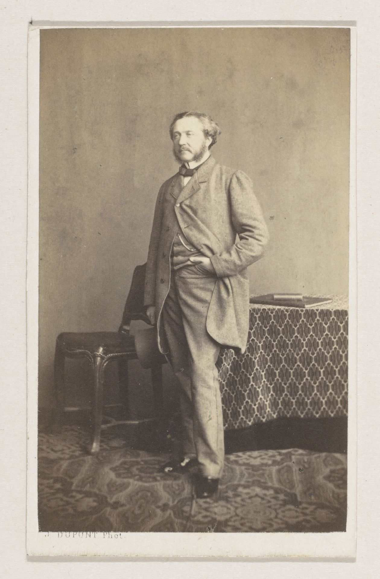 Portret van de architect Schadde, ten voeten uit by Joseph Dupont