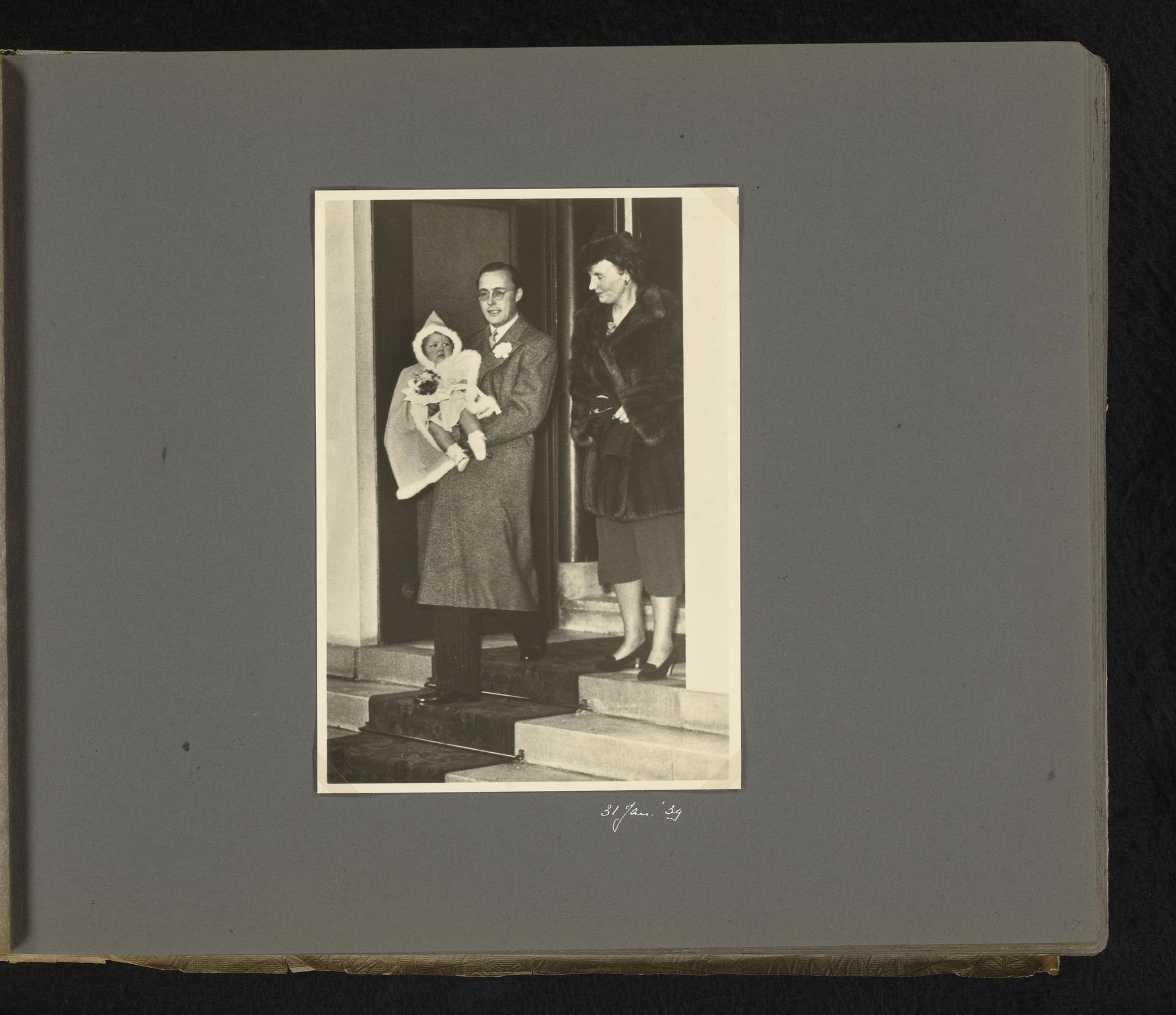 Rijtoer op Prinses Beatrix' eerste verjaardag. 's Gravenhage, 31-1-'39 by Anonymous