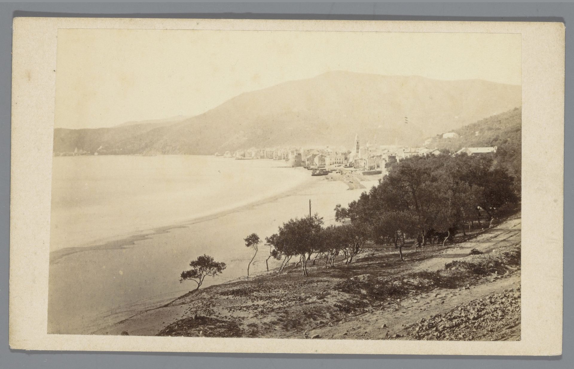 Gezicht op Alassio by Celestino Degoix