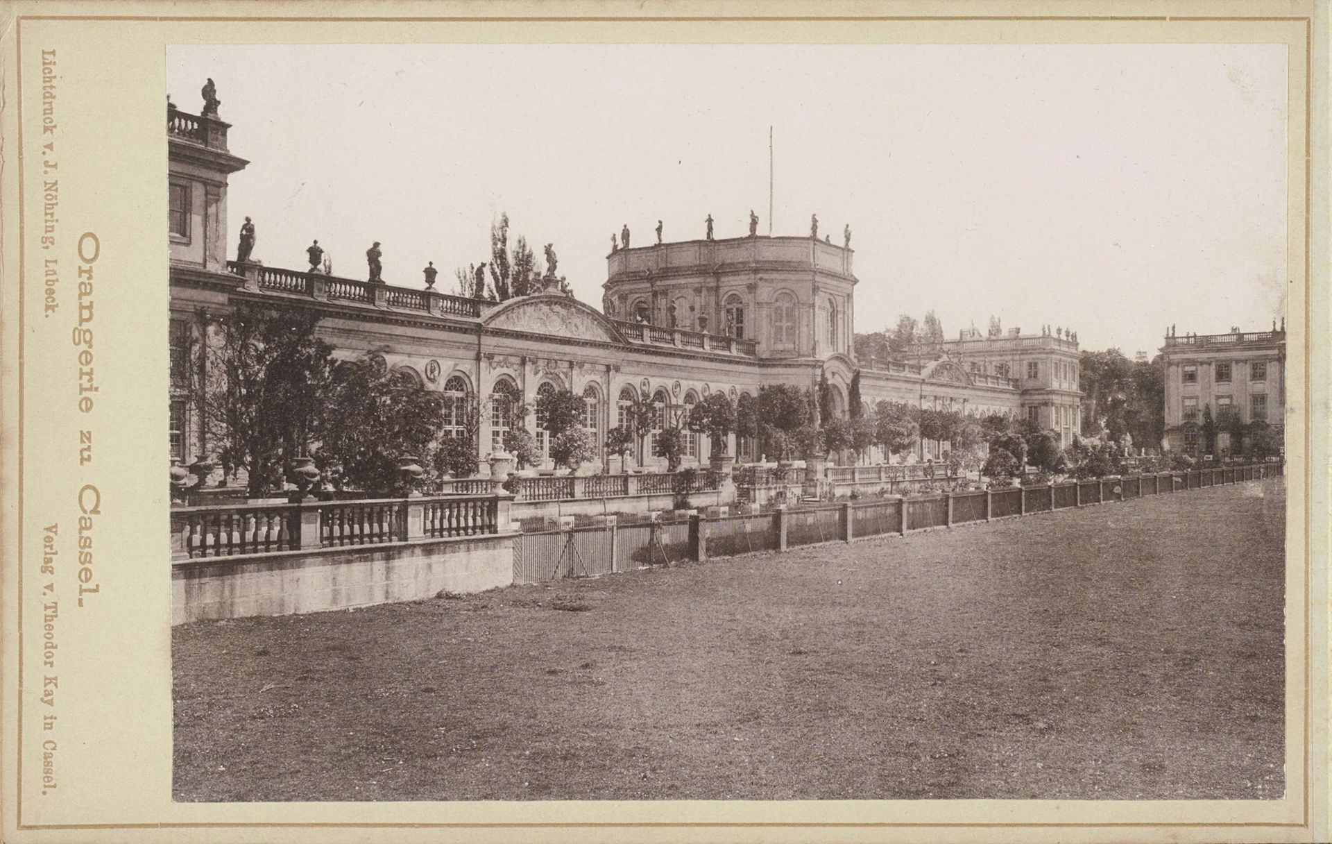 Exterieur van de Oranjerie in Kassel by Johan Nöhring