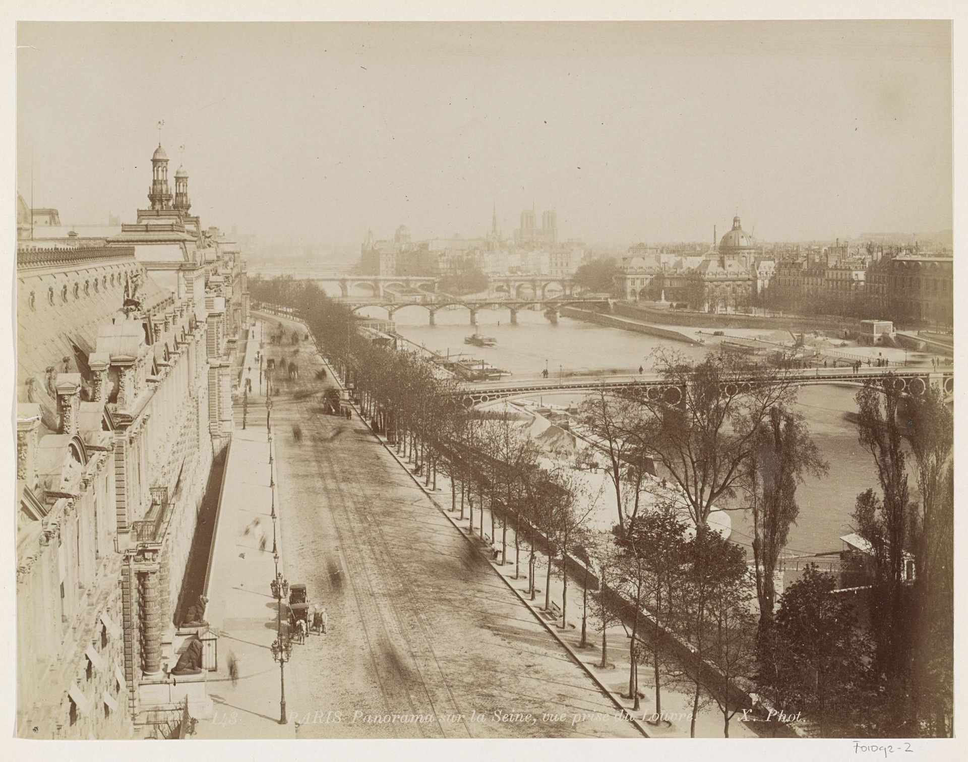 Gezicht op de Seine, gezien vanuit het Louvre by X phot.