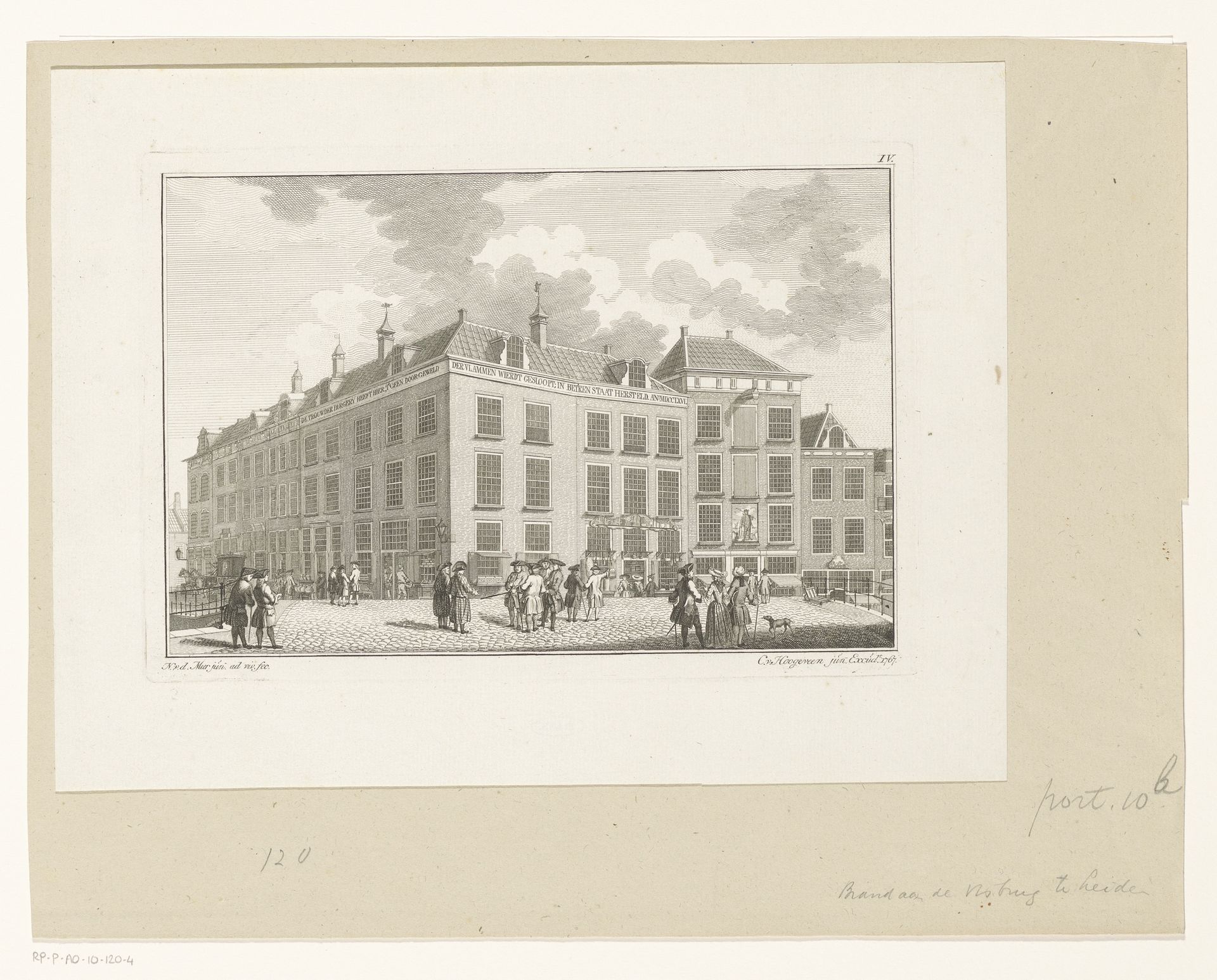 Herbouwde huizen aan de Visbrug te Leiden, na de brand van 1766 by Noach van der (II) Meer