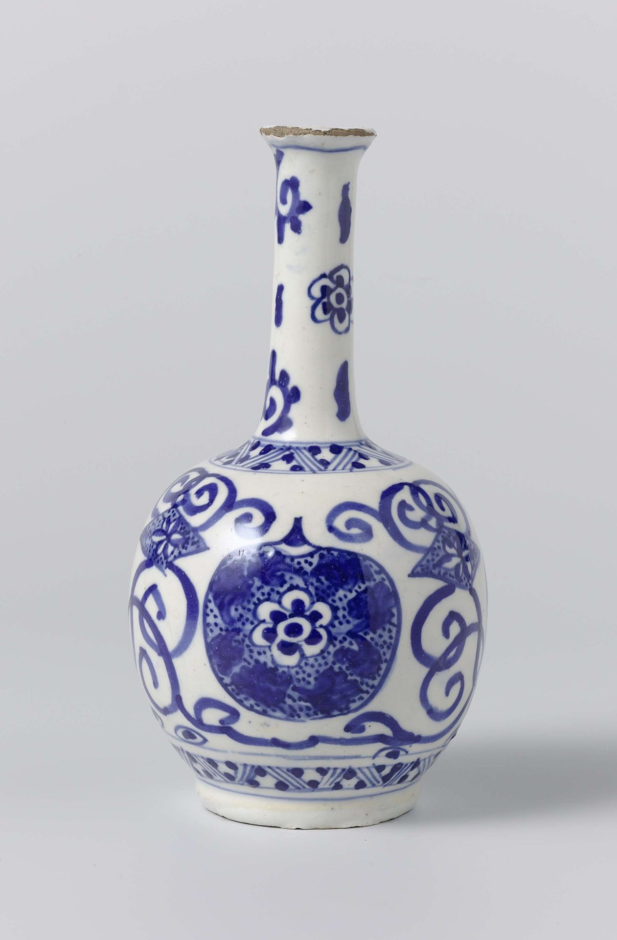 Vaas van faience by De Paauw