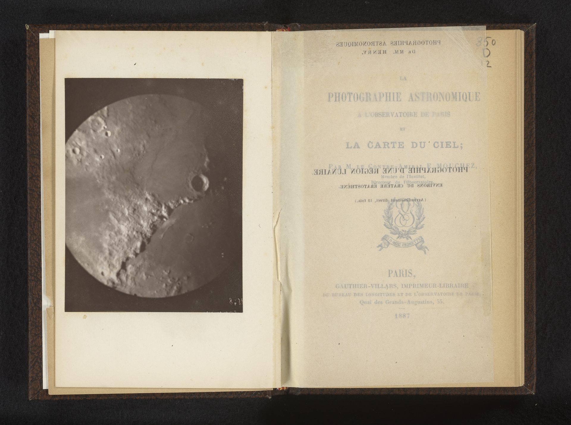 Gezicht op de maan met rechts van het midden de Eratosthenes by Henry Frères