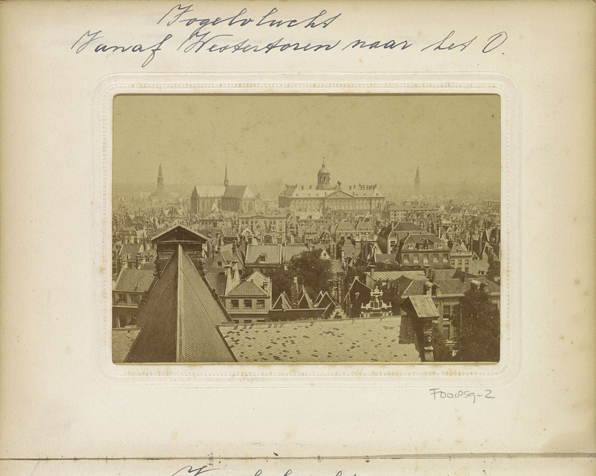 Panorama van Amsterdam, gezien vanaf de Westertoren in oostelijke richting by Pieter Oosterhuis
