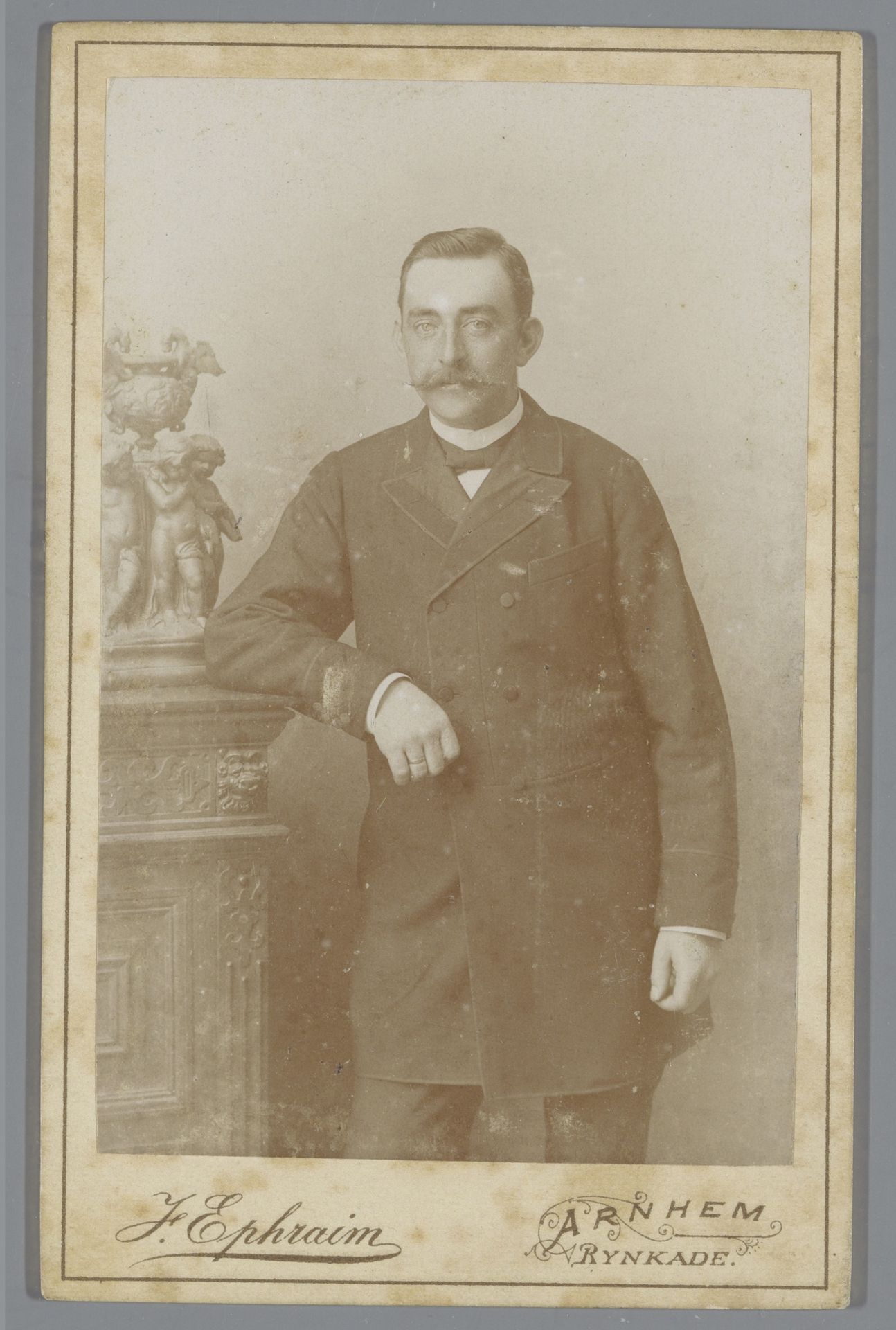 Portret van een onbekende man by Johannes Ephraim