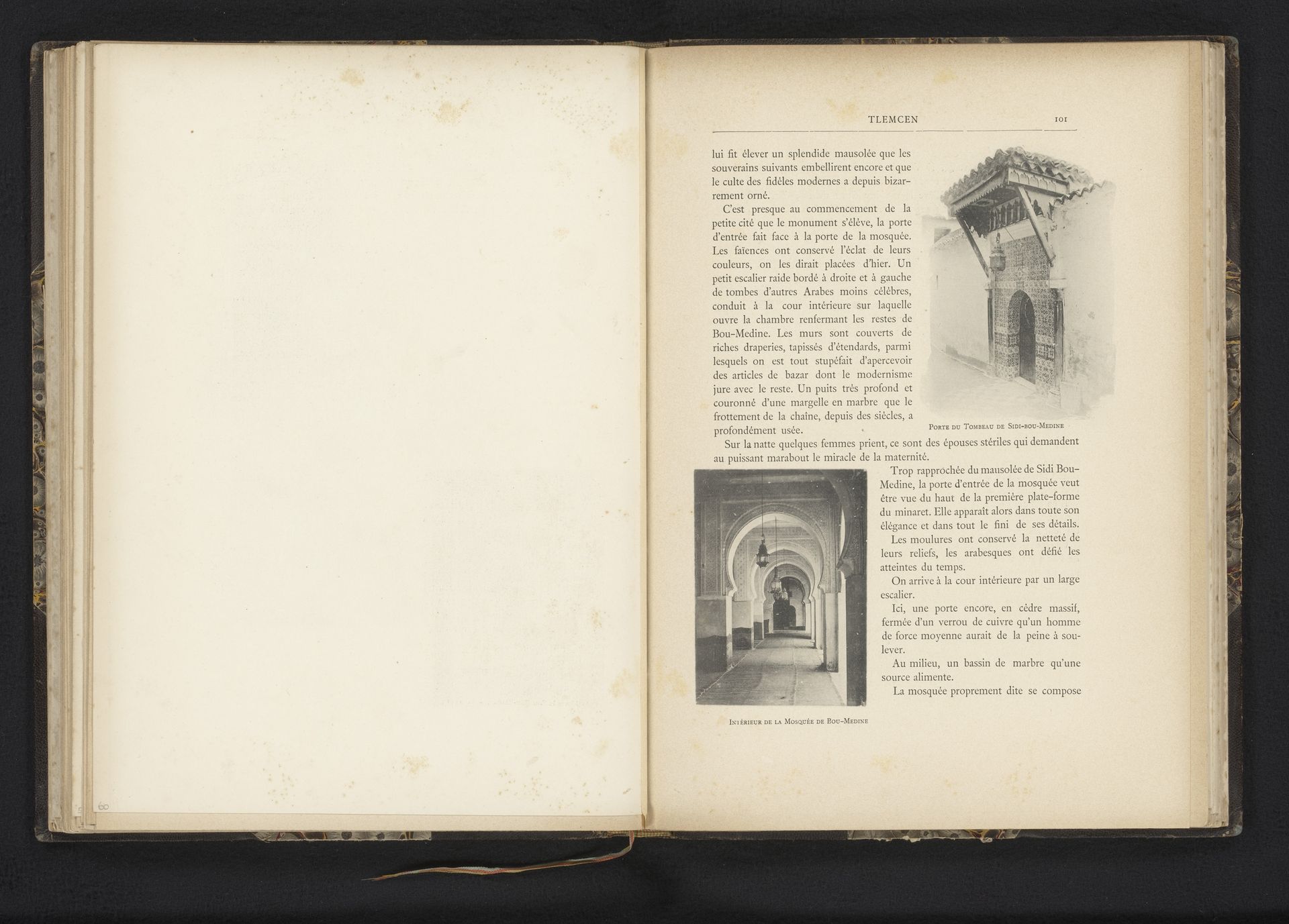 Gezicht op een gang in de Sidi Boumediene moskee in Tlemcen, Algerije by Jules Gervais-Courtellemont