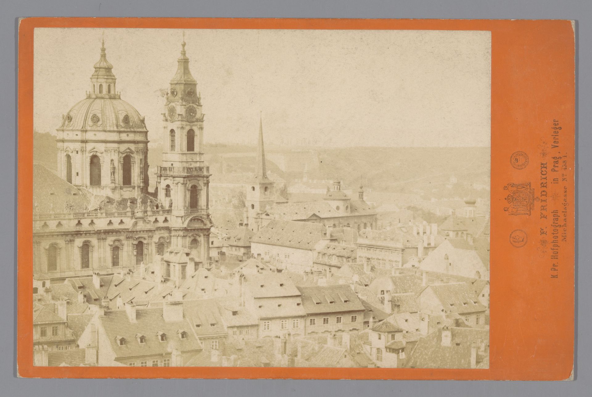 Gezicht op Praag met de Sint-Nicolaaskerk by František Fridrich