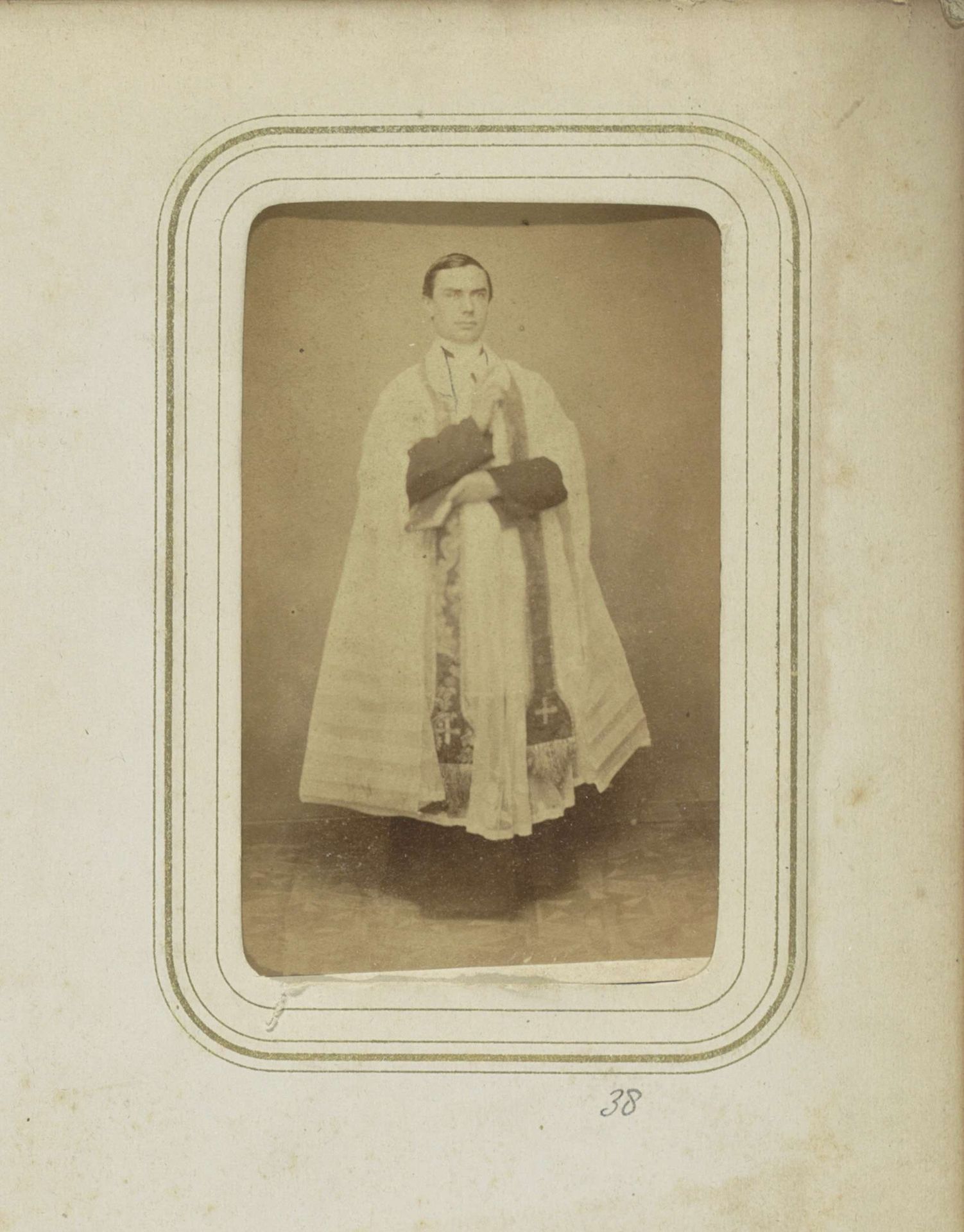 Portret van een priester in kazuifel en stola by Wilhelm Frederick Antonius Delboy