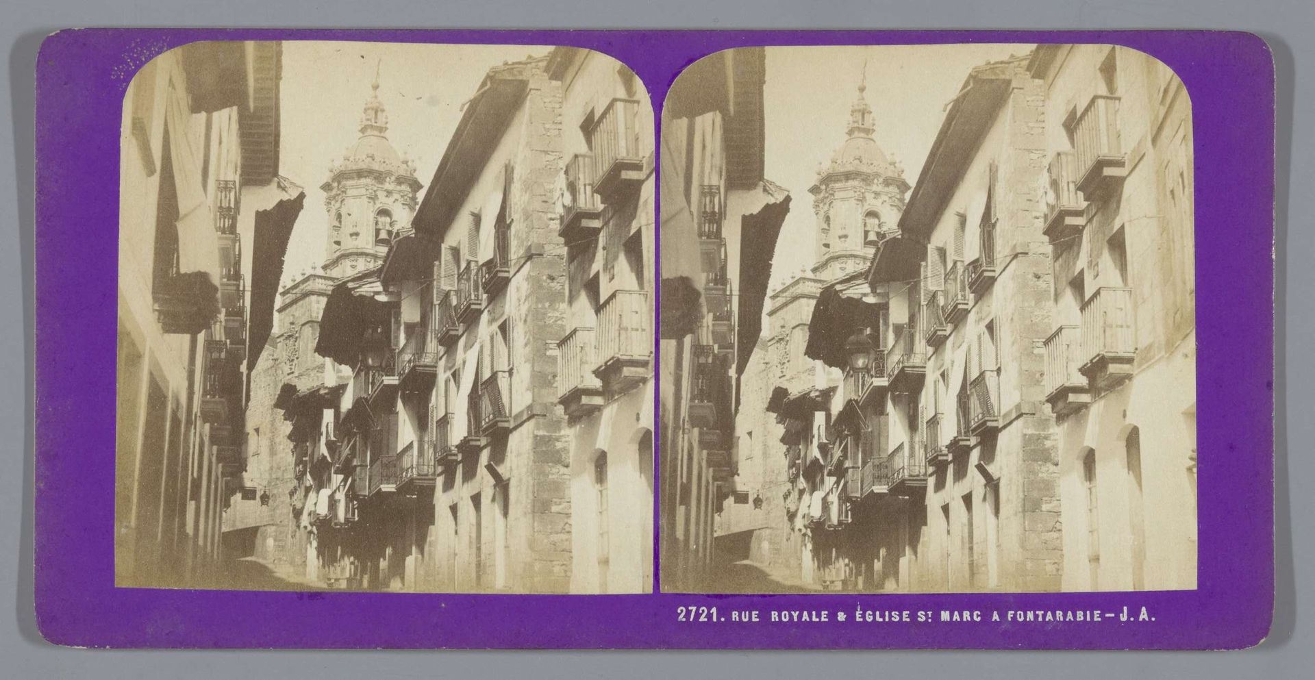 Straat te Hondarribia, met zicht op de Iglesia de Santa María de la Asunción y del Manzano by Jean Andrieu