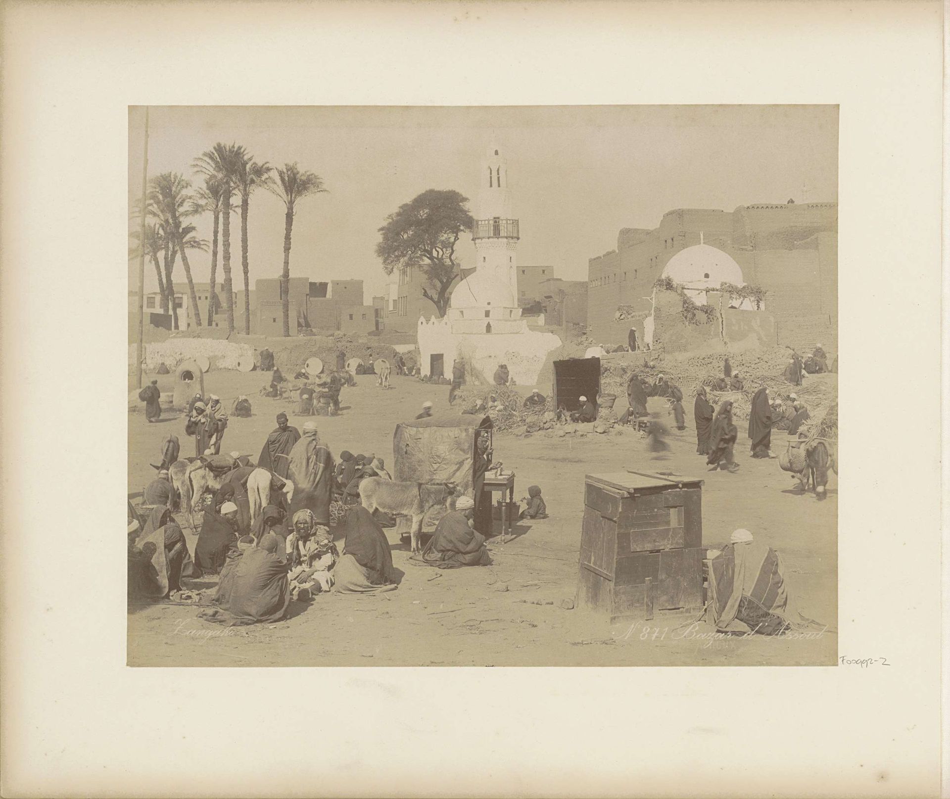 Markt van Assoul in Egypte by C. & G. Zangaki