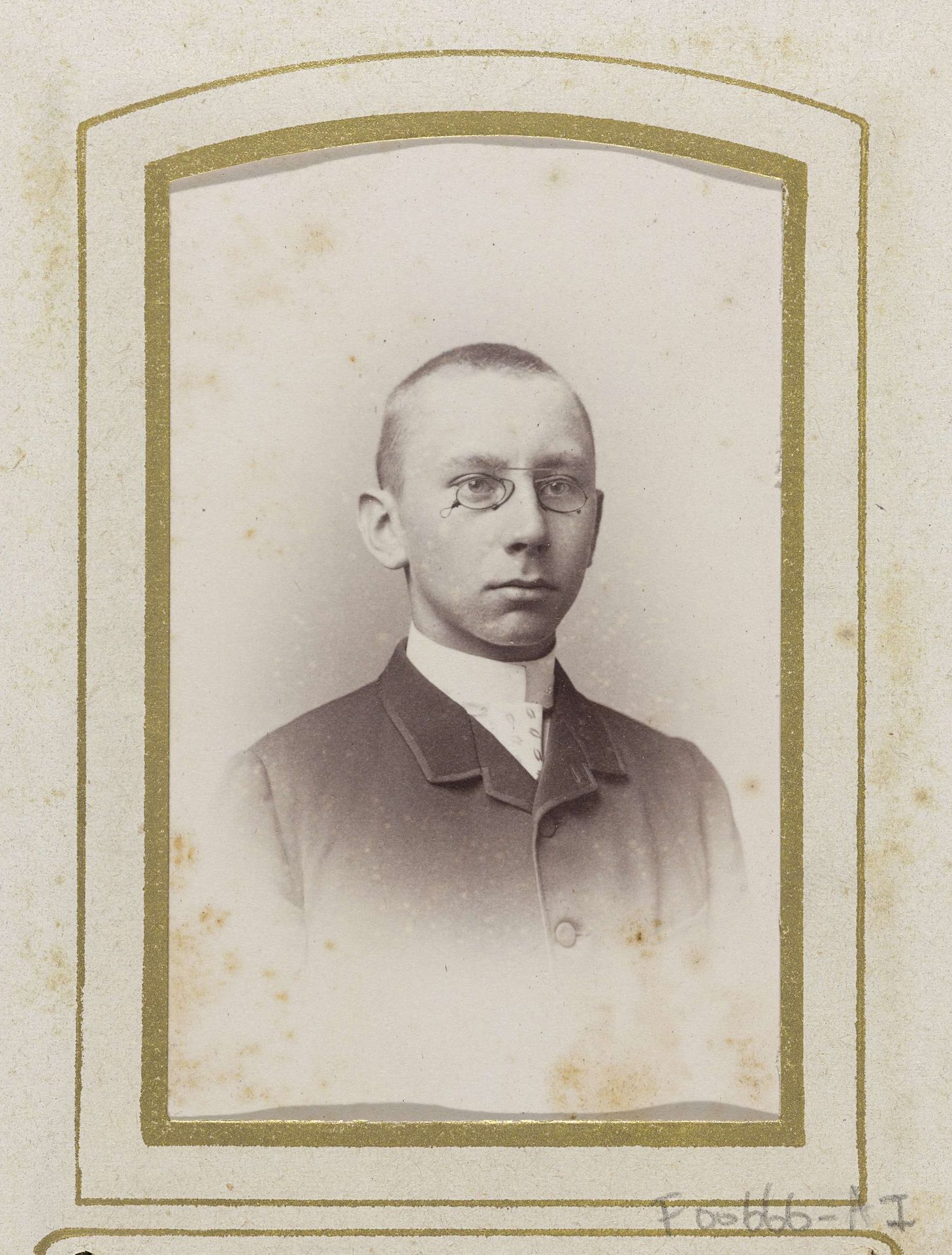 Portret van een jonge man met bril by Johan Christiaan Reesinck