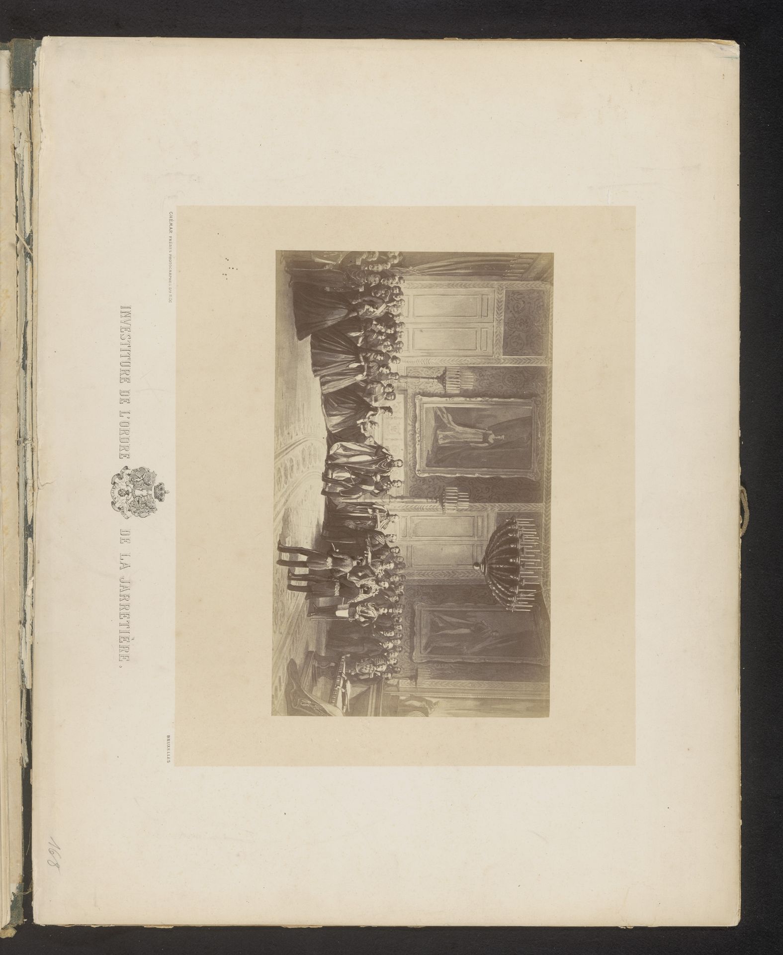 Fotoreproductie van een ontwerp van de inauguratie van koning Léopold II van België als lid van de Orde van de Kousenband by Ghémar Frères