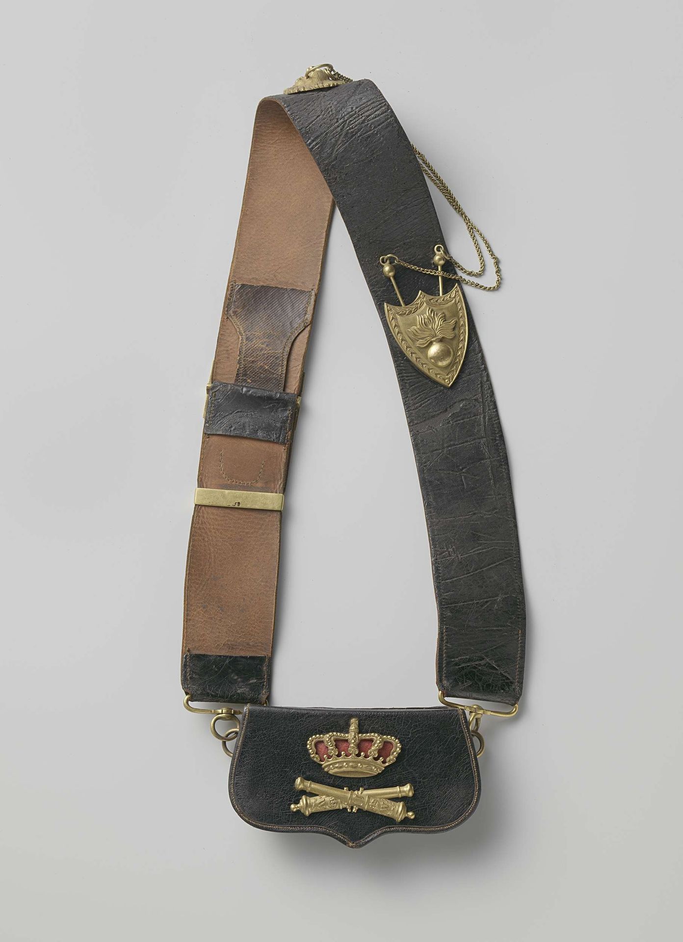 Patroontas aan draagriem gedragen door graaf van Limburg Stirum, kapitein der veldartillerie by Anonymous