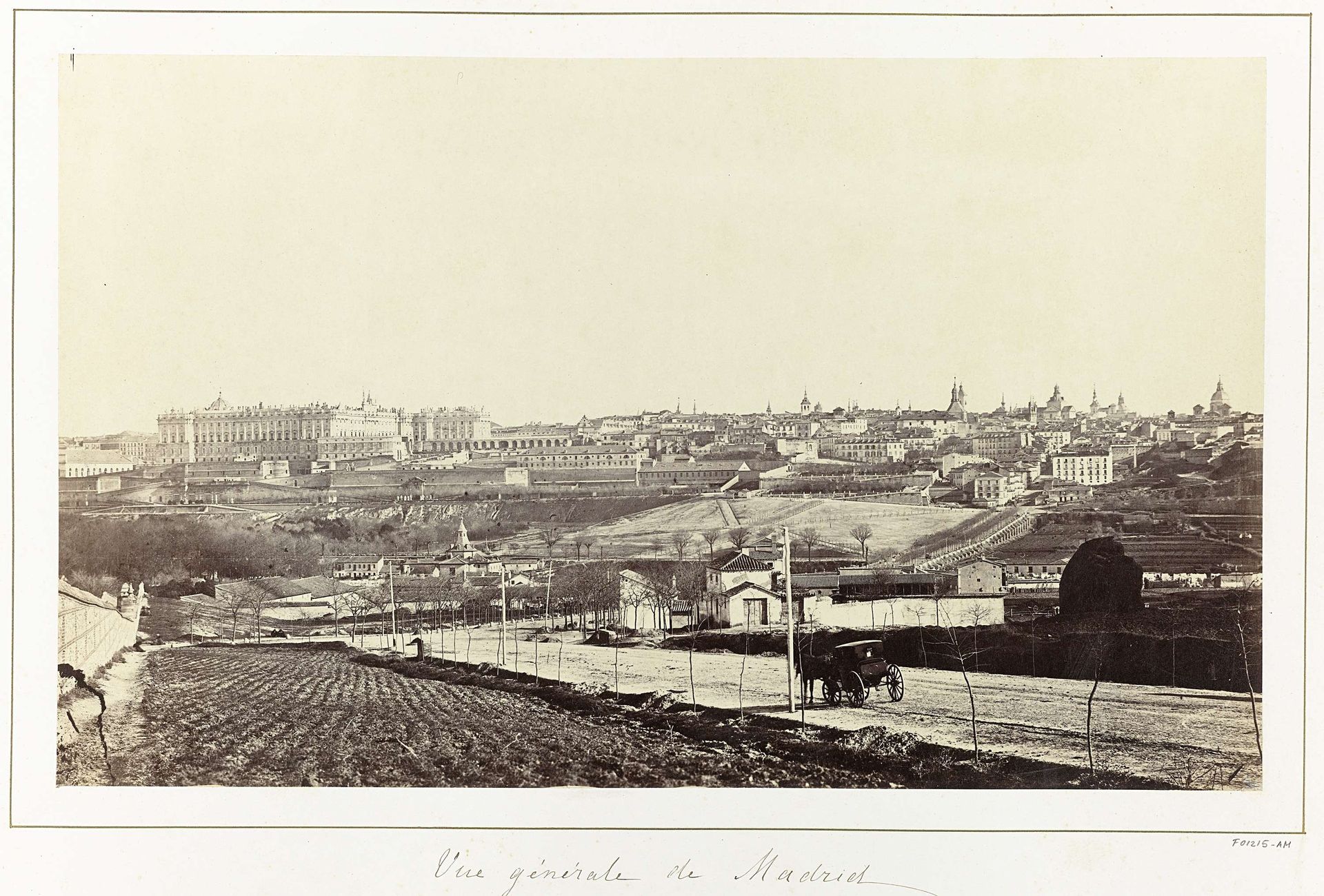 Gezicht op Madrid met links het Koninklijk Paleis by Charles Clifford