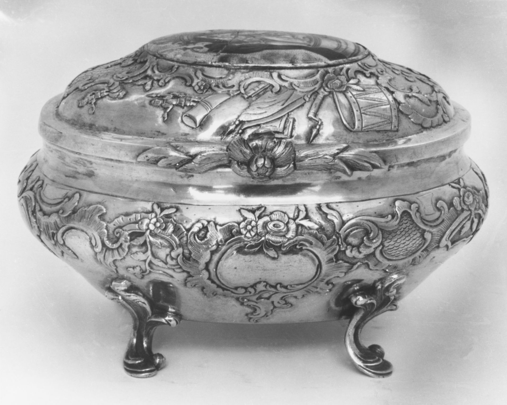Sugar box with cover (part of a set) by Johan Henrik Blom
