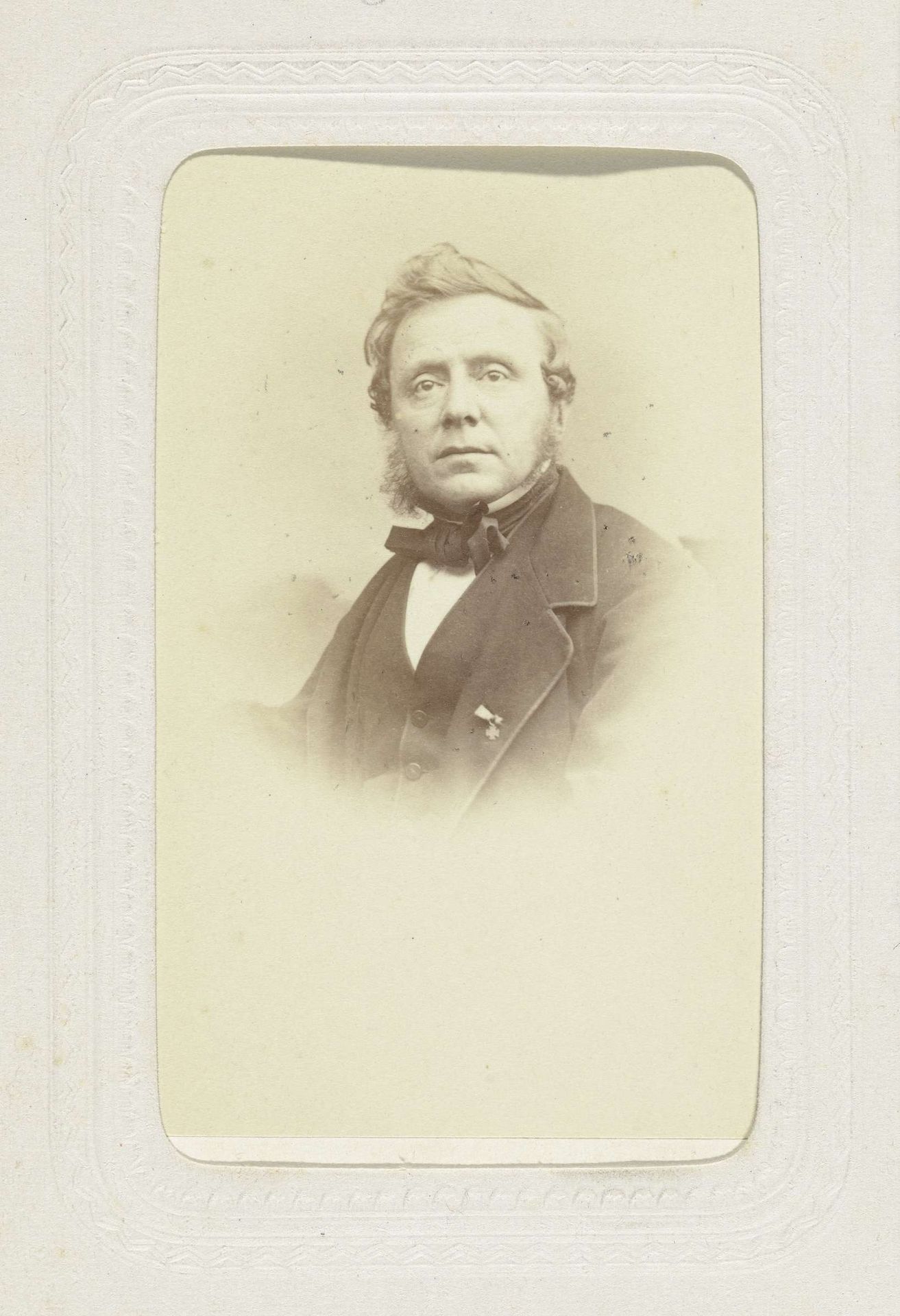 Studioportret van R.J. Momme by Wegner & Mottu