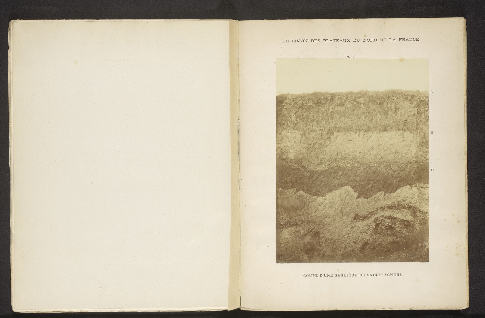 Doorsnede van slib uit een steengroeve bij Saint-Acheul by Eugène Desplanques