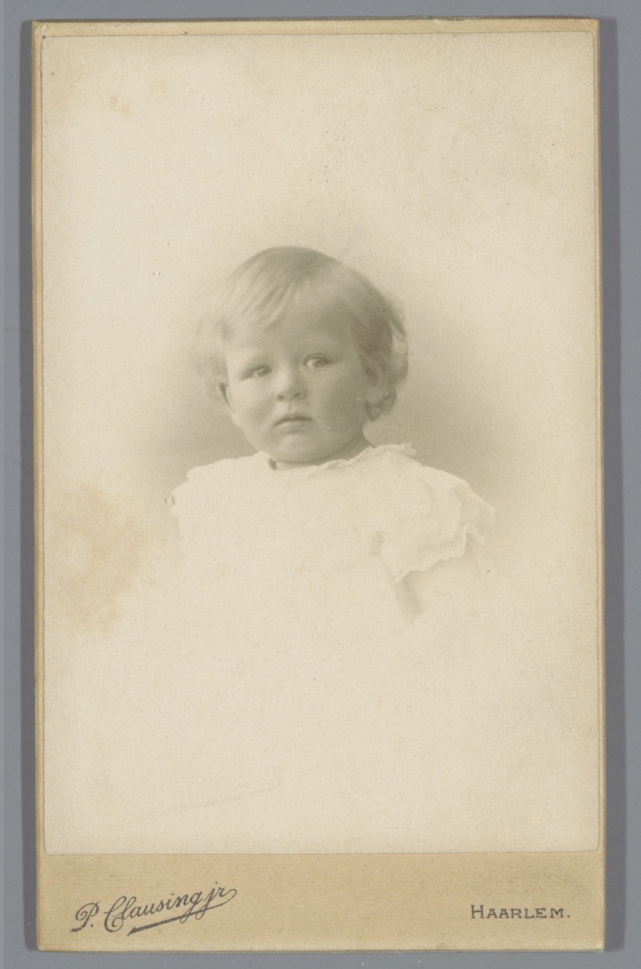 Portret van Gerard Herman Broos, 15 maanden oud by Peter Clausing