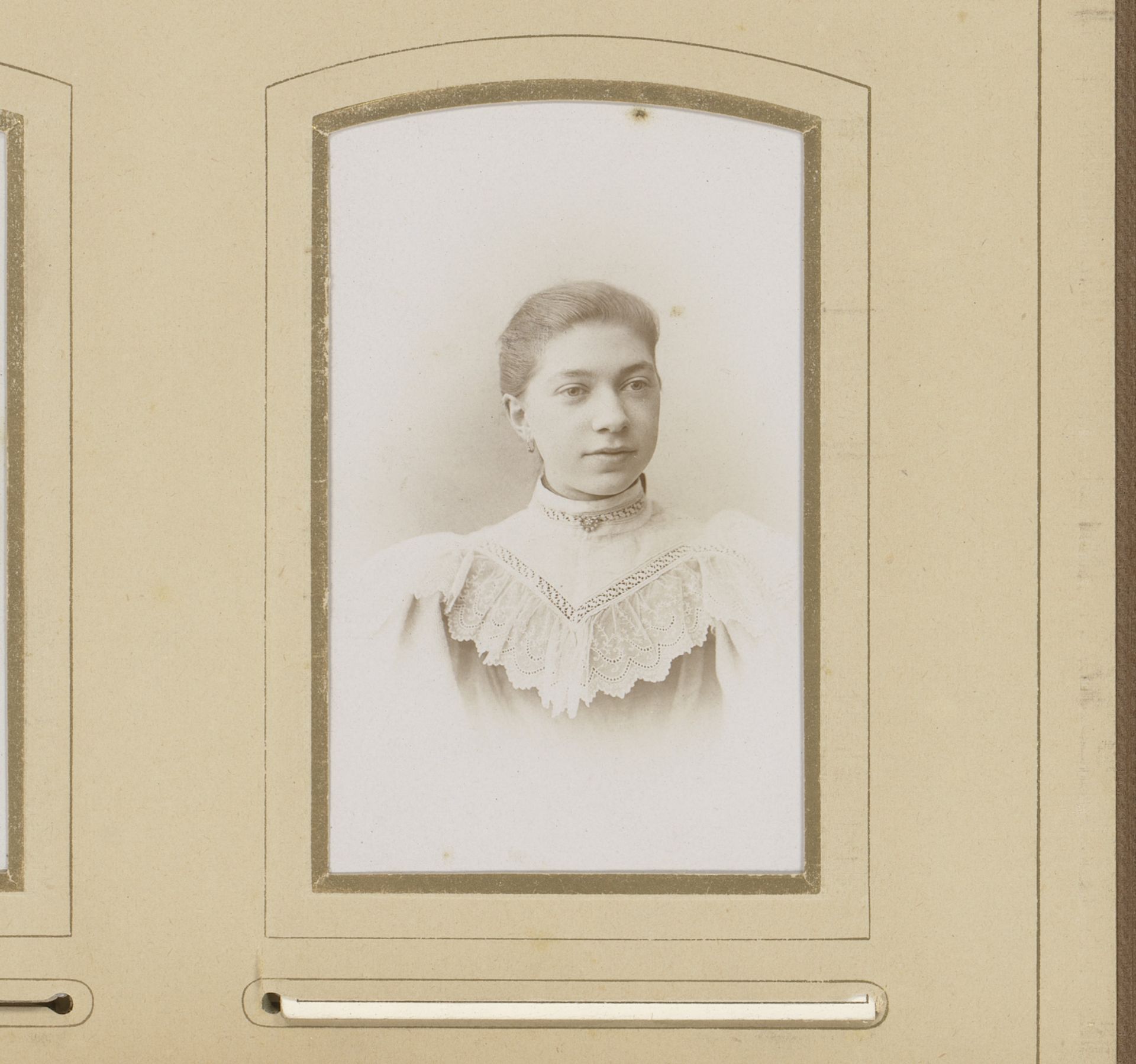 Portret van Coba Roos by Albert Greiner