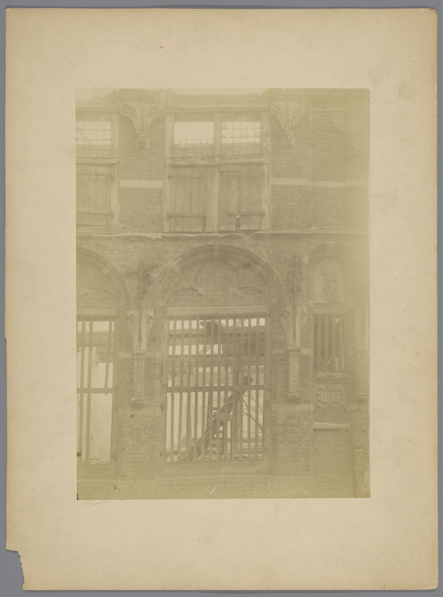 Deel van de gevel van Wijnstraat 70 te Dordrecht by A.J.M. Mulder