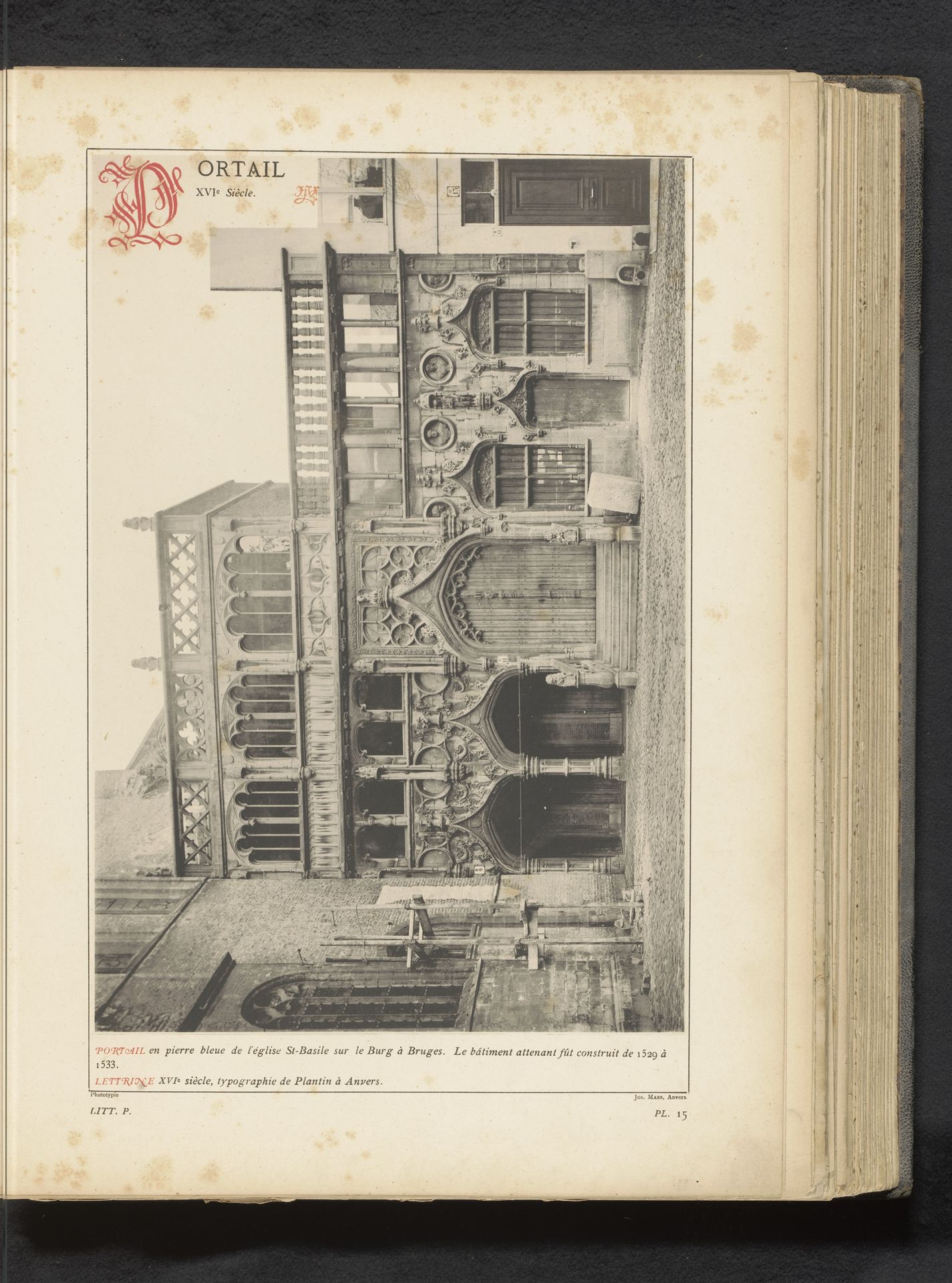 Portalen van de Basiliek van het Heilig Bloed te Brugge by Anonymous