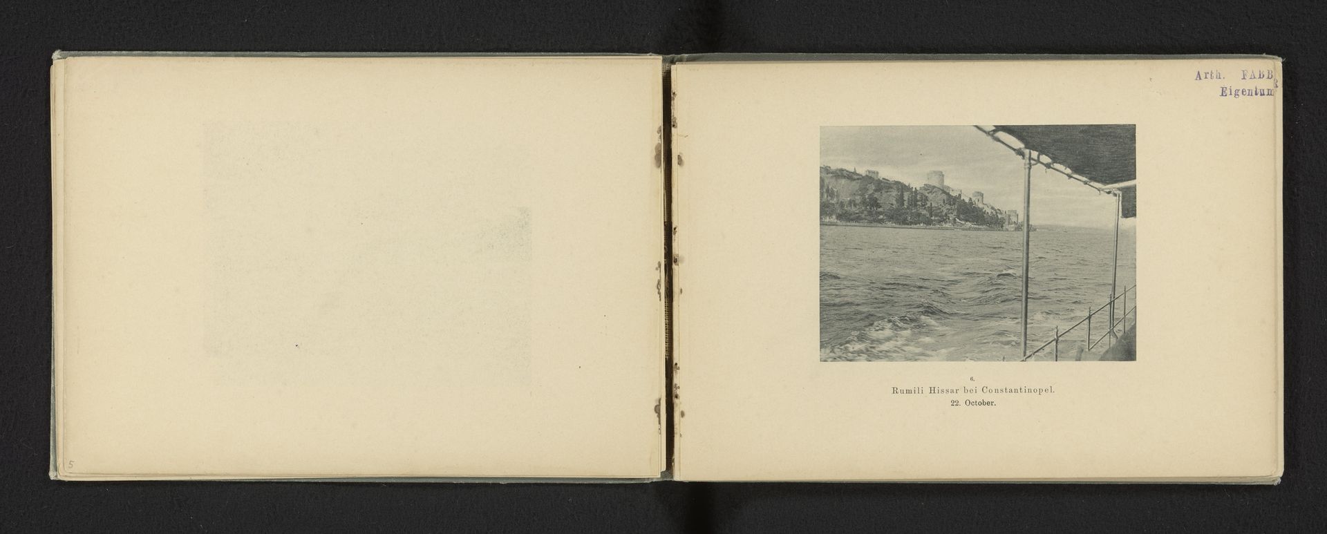 Gezicht op het kasteel van Roemelië aan de Bosporus in Istanbul, Turkije by Augusta Victoria (keizerin van Duitsland)