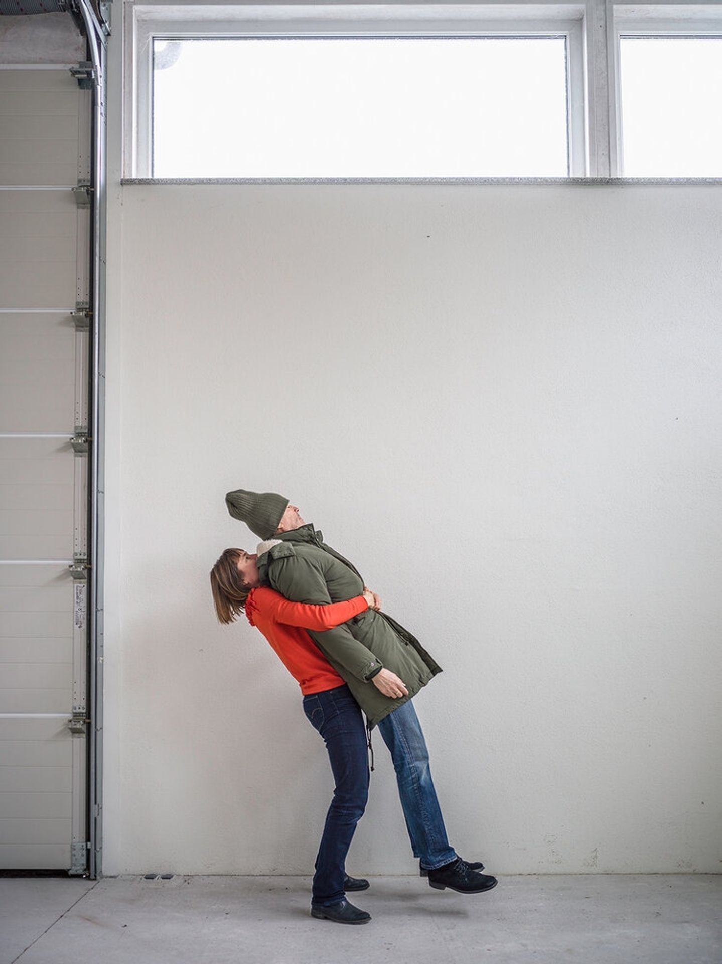 One Minute Sculpture with Erwin Wurm. Carry and Levitate by Elina Brotherus