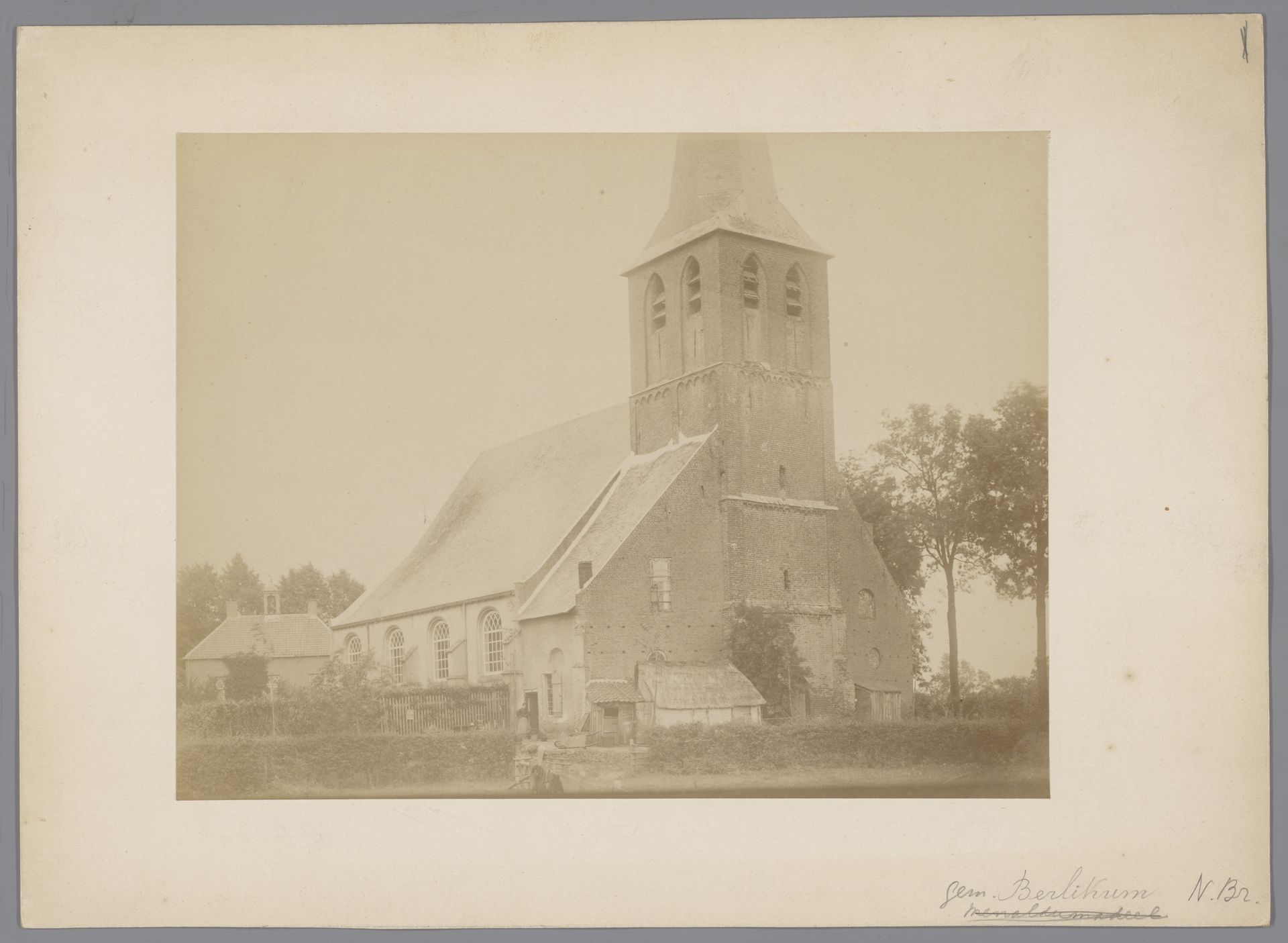 Gezicht op de Hervormde Kerk te Berlicum by anoniem (Monumentenzorg)