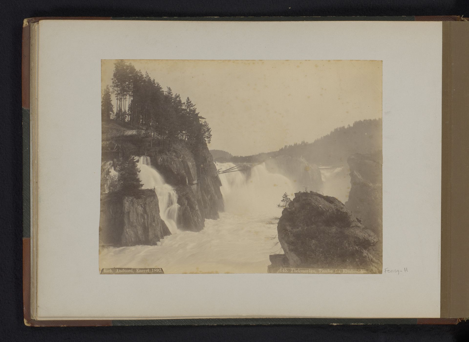 Waterval in Telemark by Richard Andvord