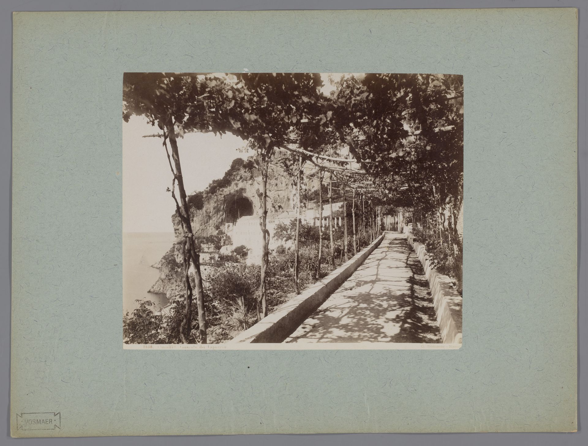 Toegangsweg tot het Kapucijnerklooster te Amalfi, Italië by Giorgio Sommer