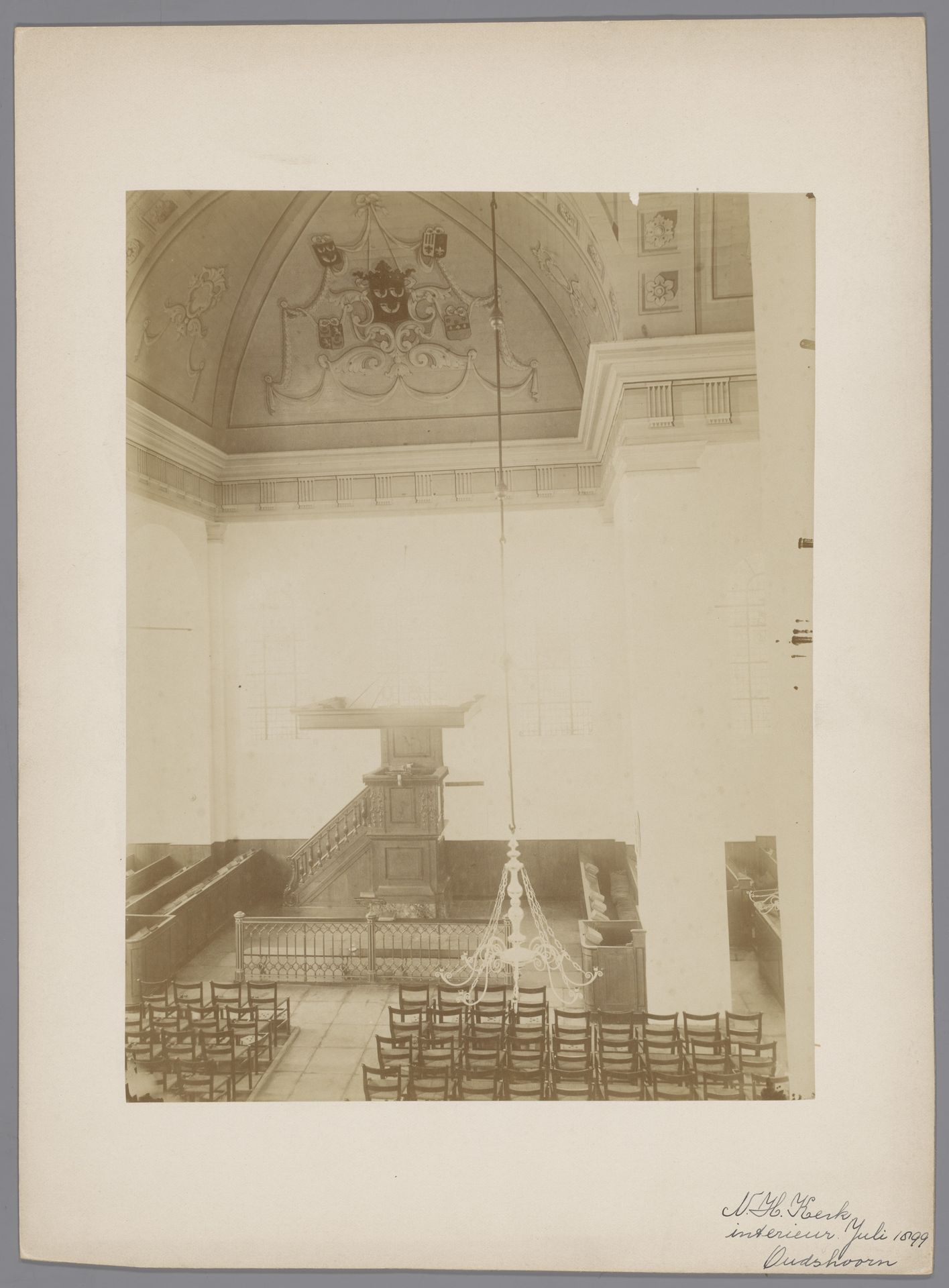 Interieur van de Oudshoornse Kerk te Oudshoorn by anoniem (Monumentenzorg)