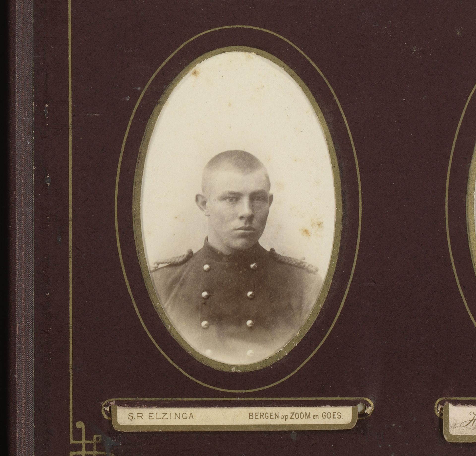 Portret van een jonge man in militair uniform by Sytze Reinder Elzinga