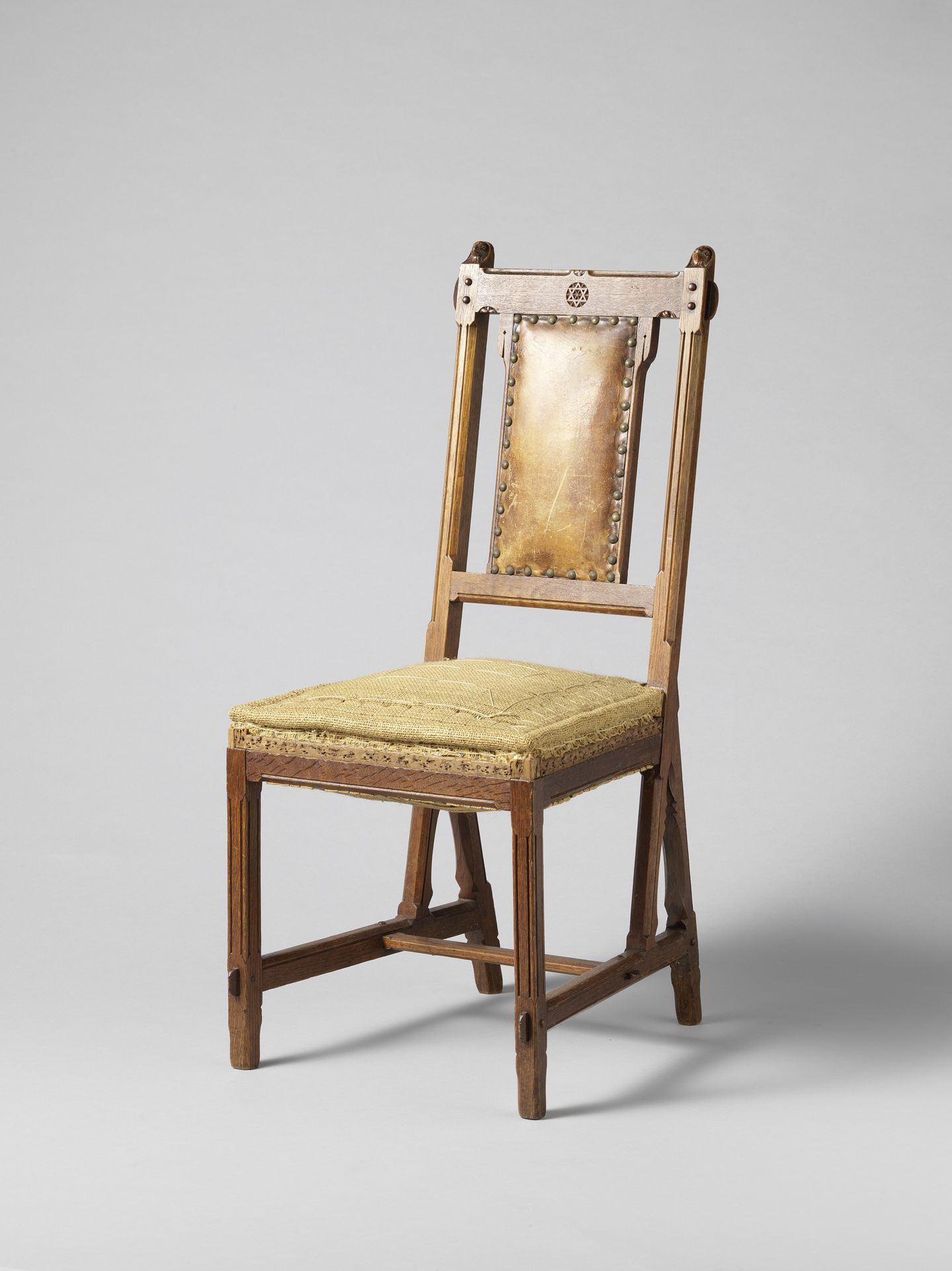 Stoel met een bruin lederen bekleding by Hendrik Petrus Berlage