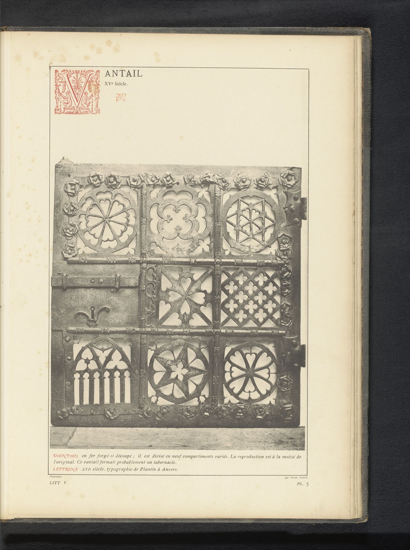 Deurpaneel van smeedijzer by Anonymous