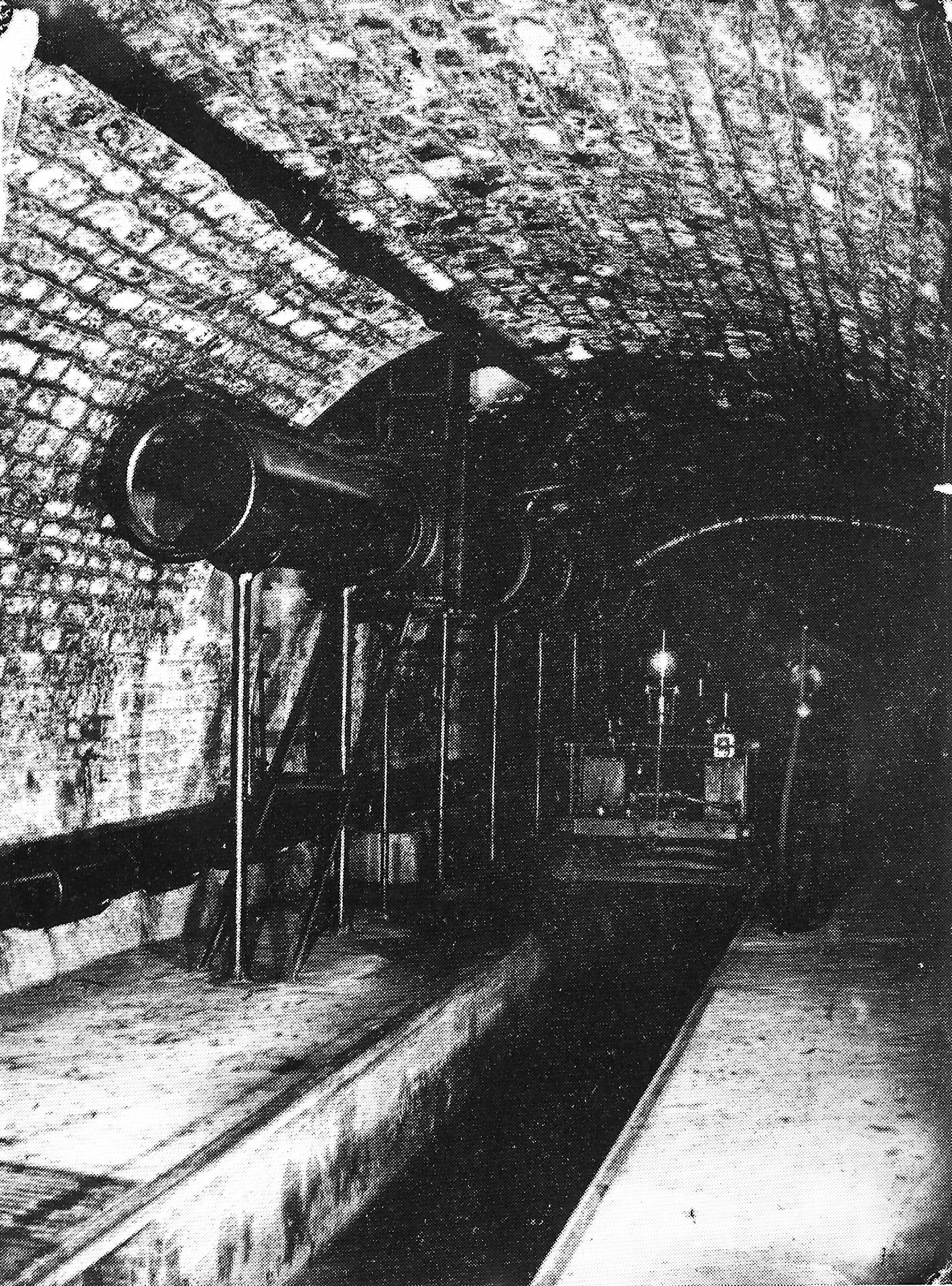 洋書 Le Paris souterrain de Felix Nadar 1861 洋書 Le Paris souterrain de Felix Nadar 1861 Le Paris