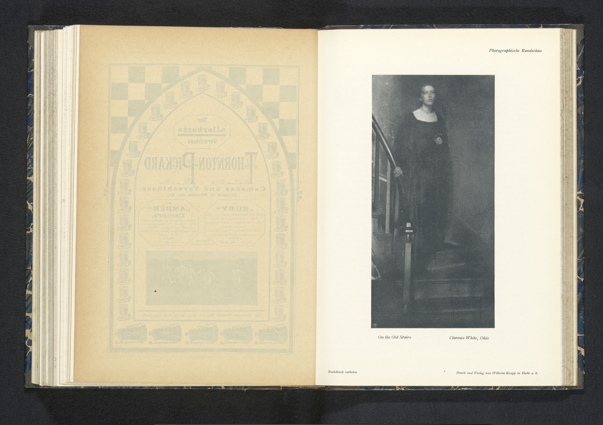 Portret van een onbekende vrouw op een trap by Clarence Hudson White