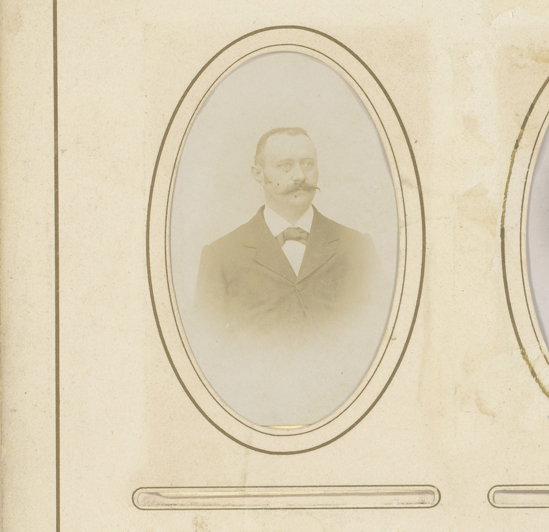 Portret van een man met snor, aangeduid als Alfred Neven by Anonymous