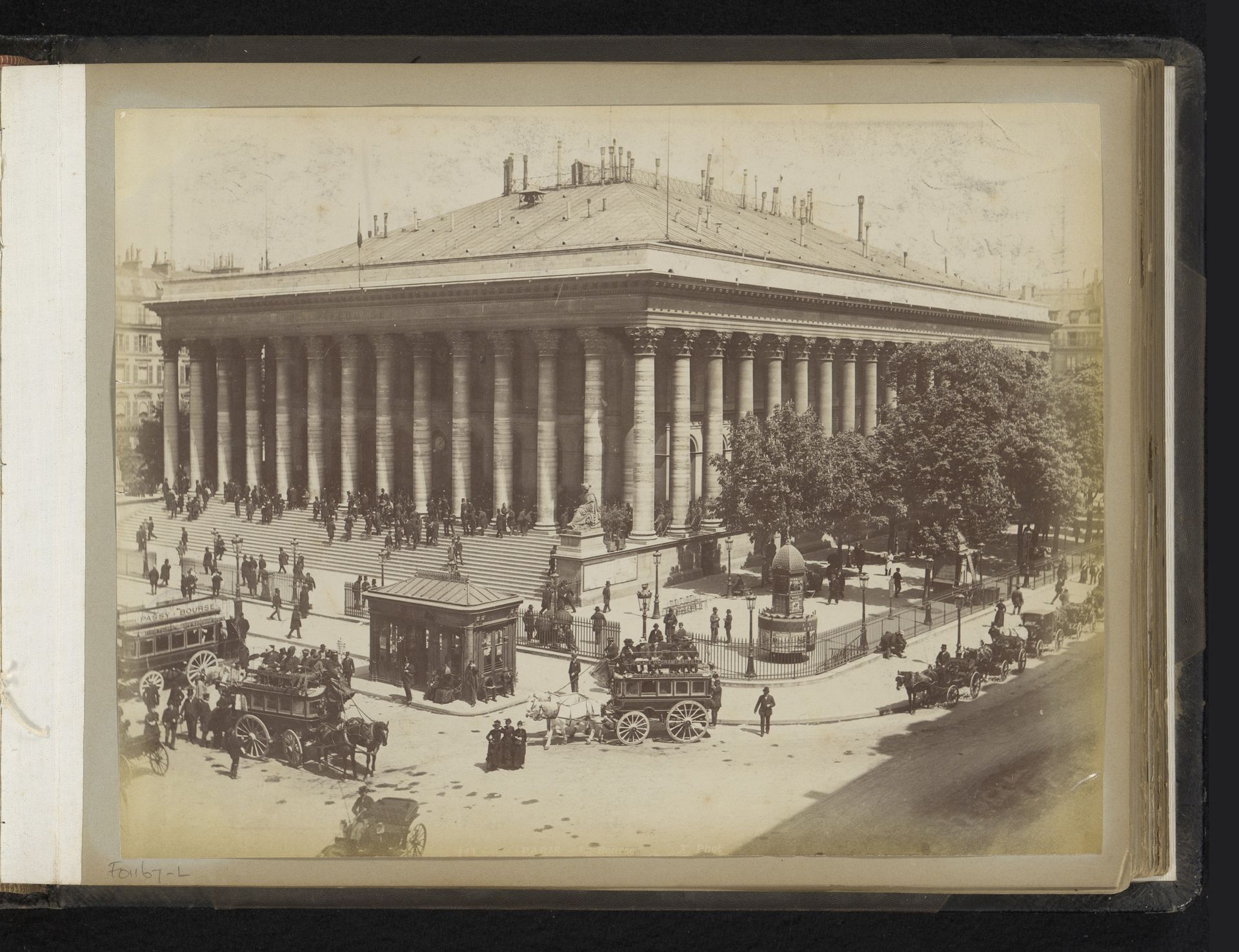 Paardentrams voor Palais Brongniart by X phot.