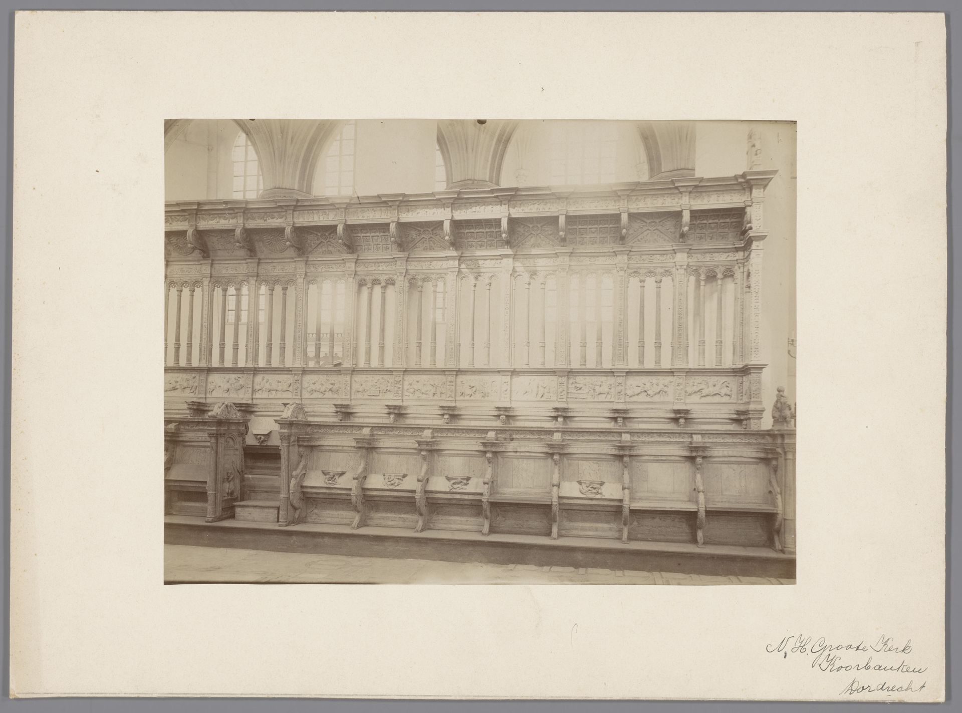Koorbanken in de Grote of Onze-Lieve-Vrouwenkerk te Dordrecht by anoniem (Monumentenzorg)