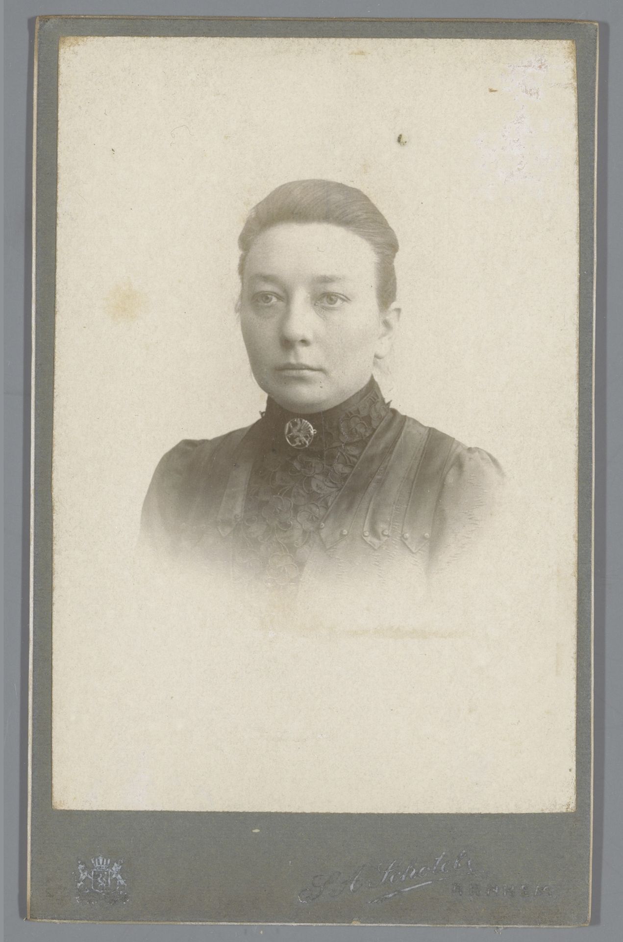 Portret van een onbekende vrouw by Stephanus Adrianus Schotel