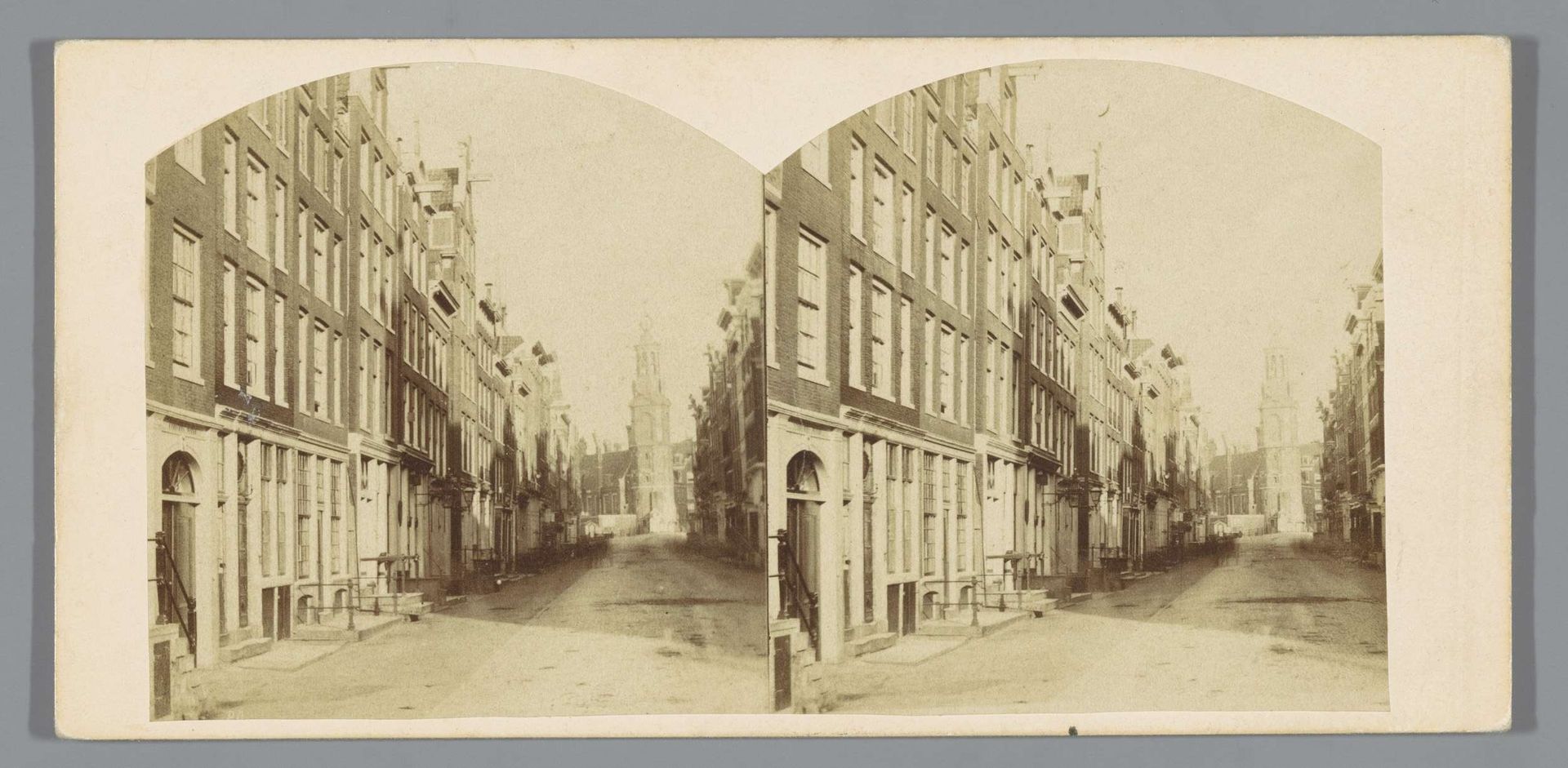 Reguliersbreestraat, gezien richting de Munt, Amsterdam by Pieter Oosterhuis